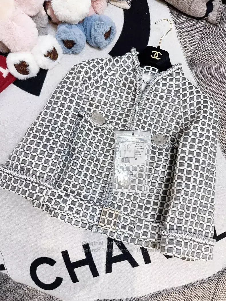 Chanel Chanel 16S Airport Series Gray and White Plied Large Silve Size XS / US 0-2 / IT 36-38 - 1 Thumbnail