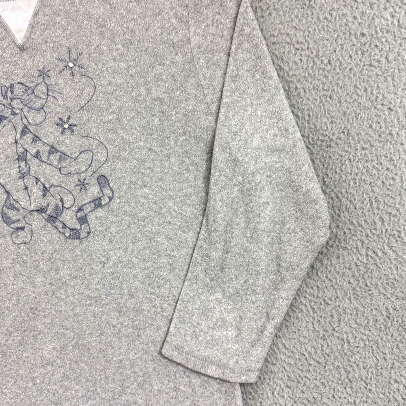Disney VINTAGE Disney Winnie The Pooh Sweatshirt Womens XL Gray Fleece 90s Pullover Size XL / US 12-14 / IT 48-50 - 5 Thumbnail