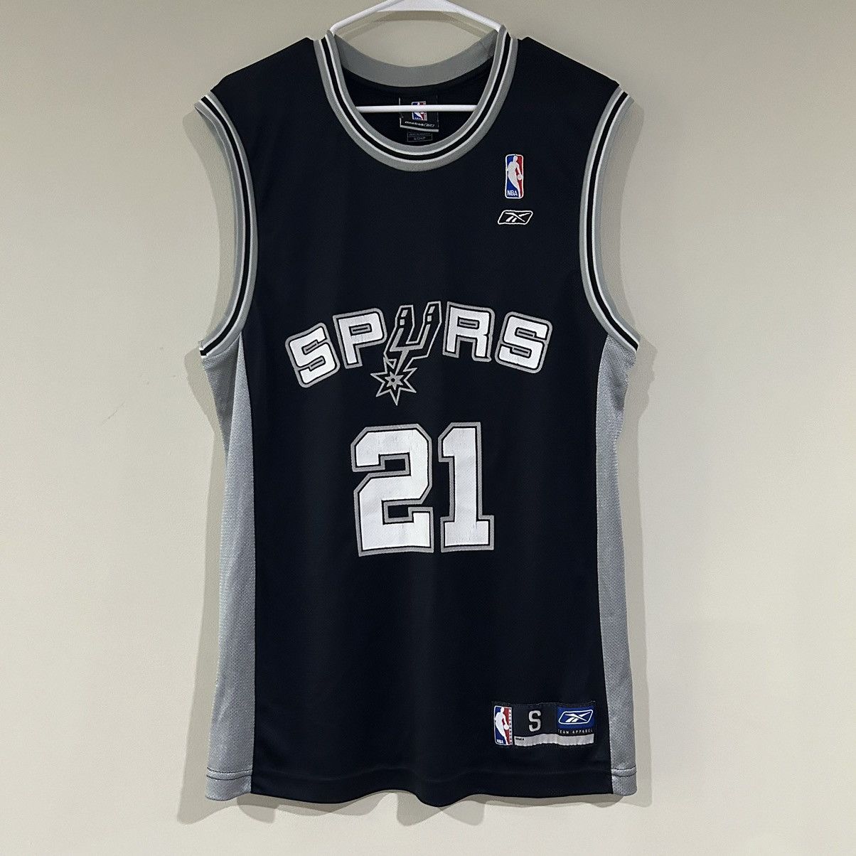 Reebok Vintage San Antonio Spurs Tim Duncan Jersey Size US S / EU 44-46 / 1 - 1 Thumbnail