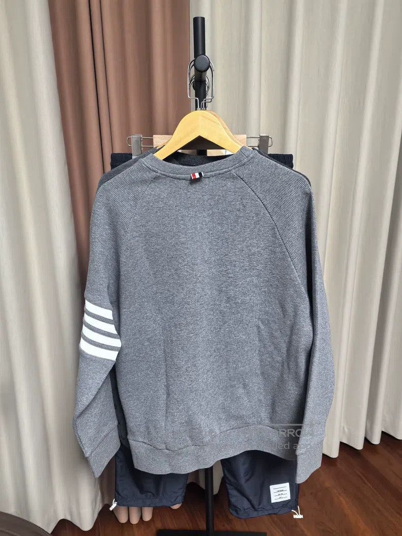 Thom Browne Thom Browne Waffle Sweatshirt Size US XL / EU 56 / 4 - 2 Thumbnail
