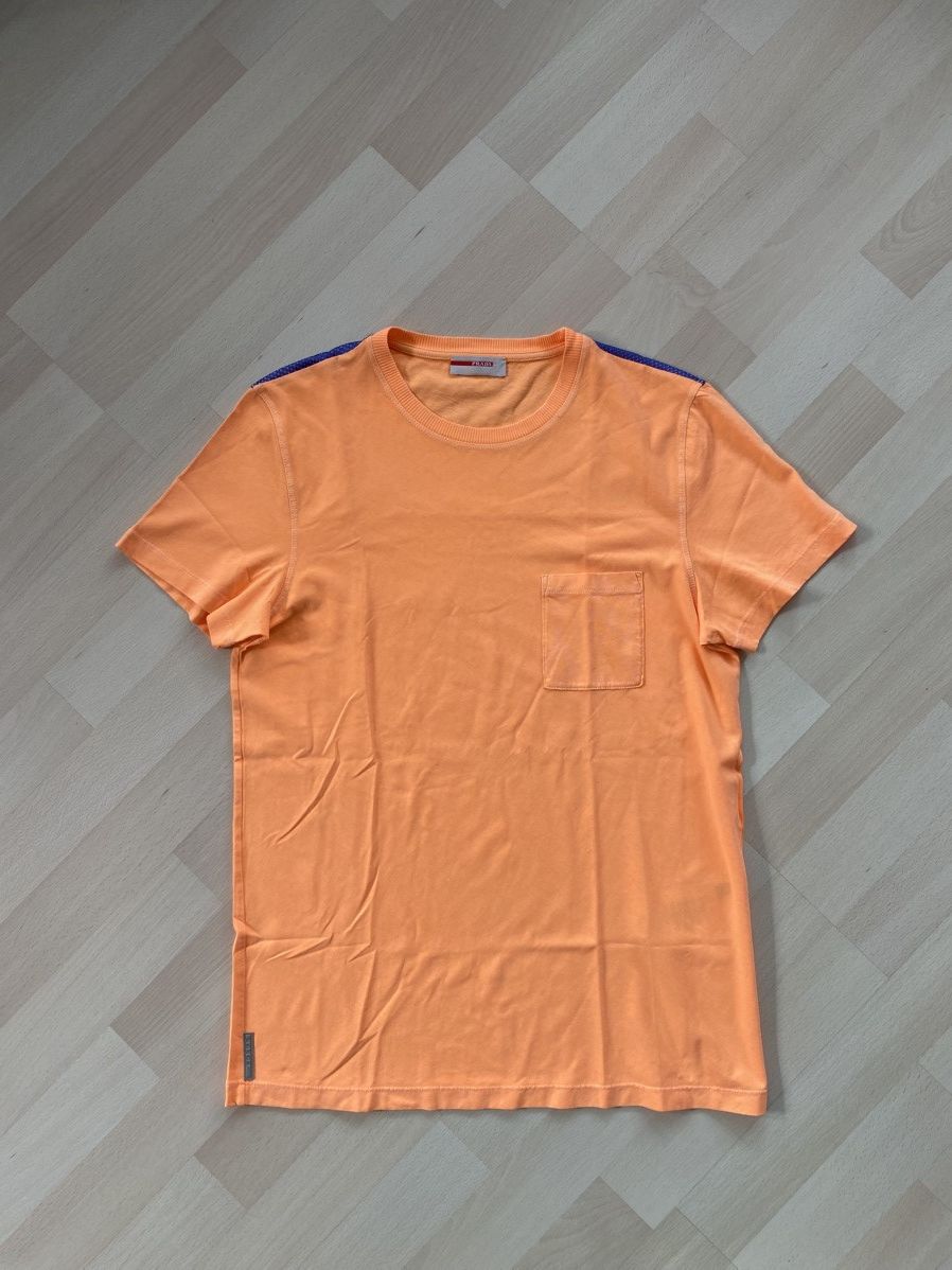 Prada Vintage Prada Small Tab T-Shirt Size US S / EU 44-46 / 1 - 1 Thumbnail