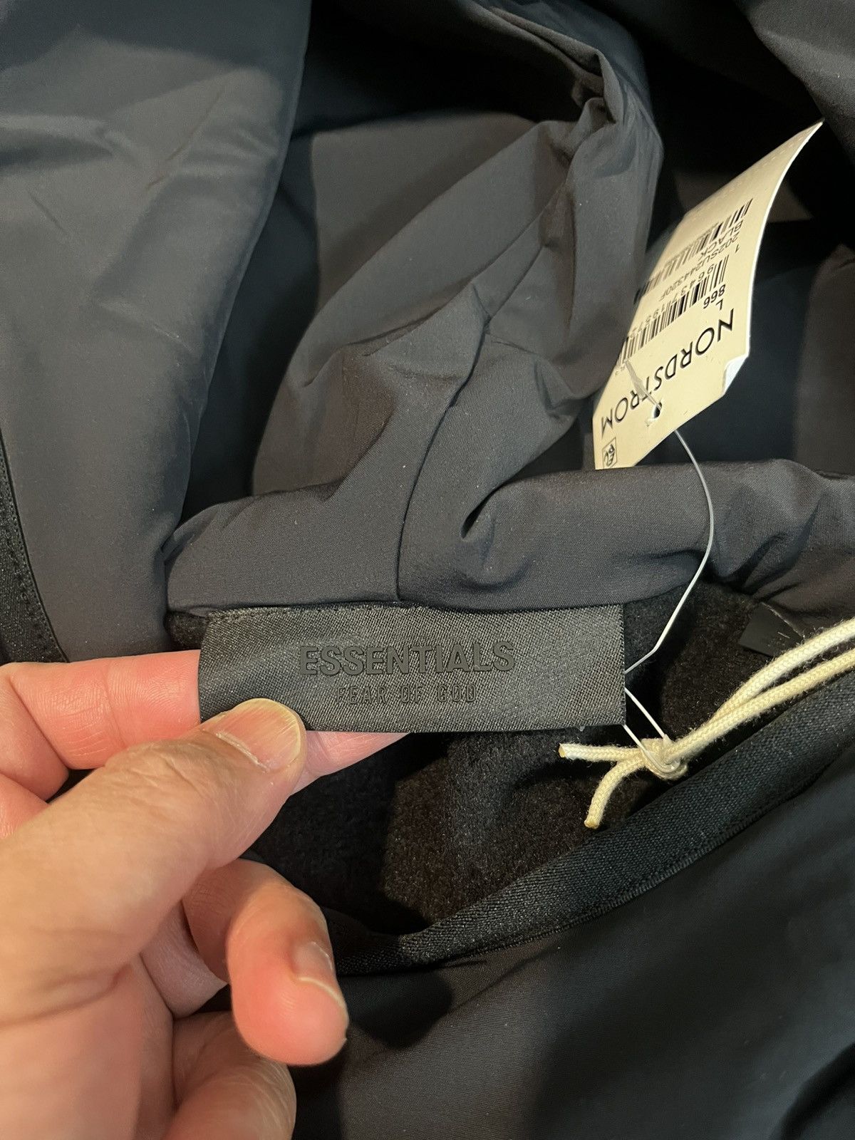 Fear of God Fear of God Essentials Black Pullover Nylon Hoodie L NWT Size US L / EU 52-54 / 3 - 14 Thumbnail