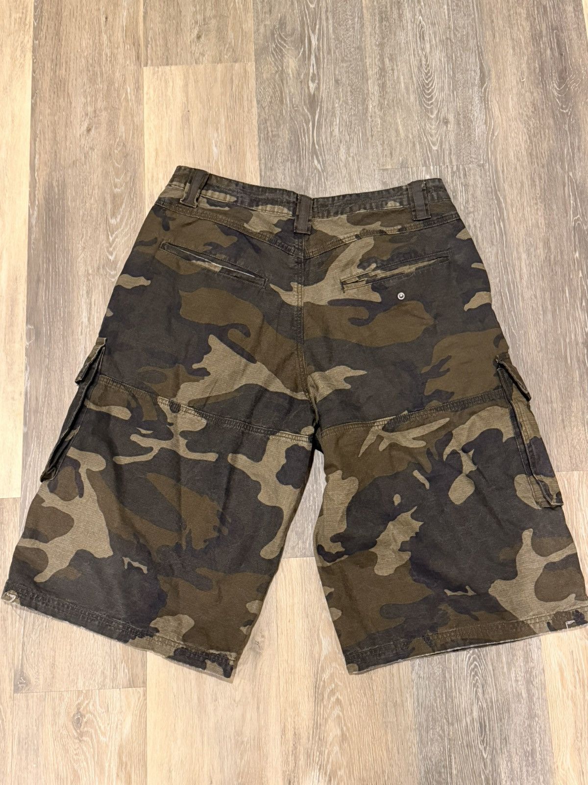 Jaded London Jaded London Guerilla Camo Baggy Shorts Size US 32 / EU 48 - 2 Thumbnail