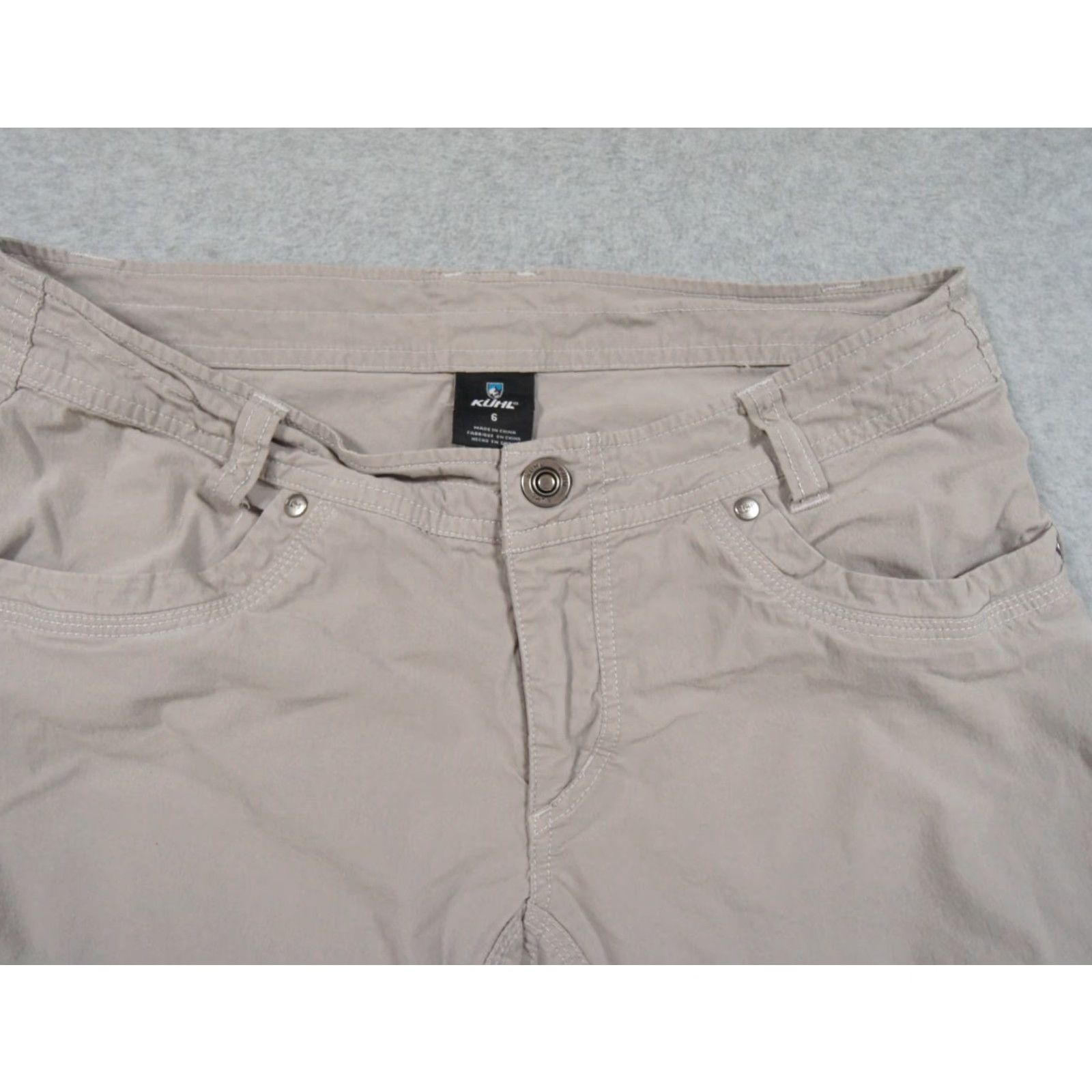 Vintage Kuhl Cargo Shorts Womens 6 Beige Khaki Outdoor Travel Hike Camp Casual Pockets Womens Size 28" / US 6 / IT 42 - 2 Thumbnail