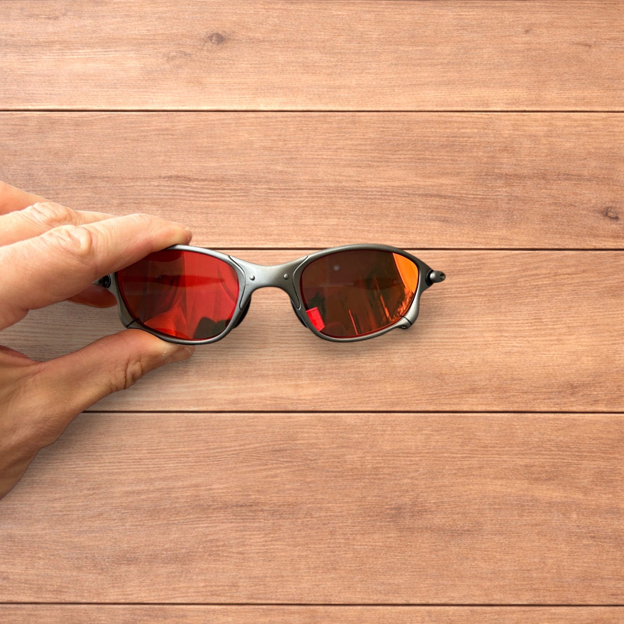 Japanese Brand Metal frame polarised sunglasses in black with red lens. Size ONE SIZE - 4 Thumbnail
