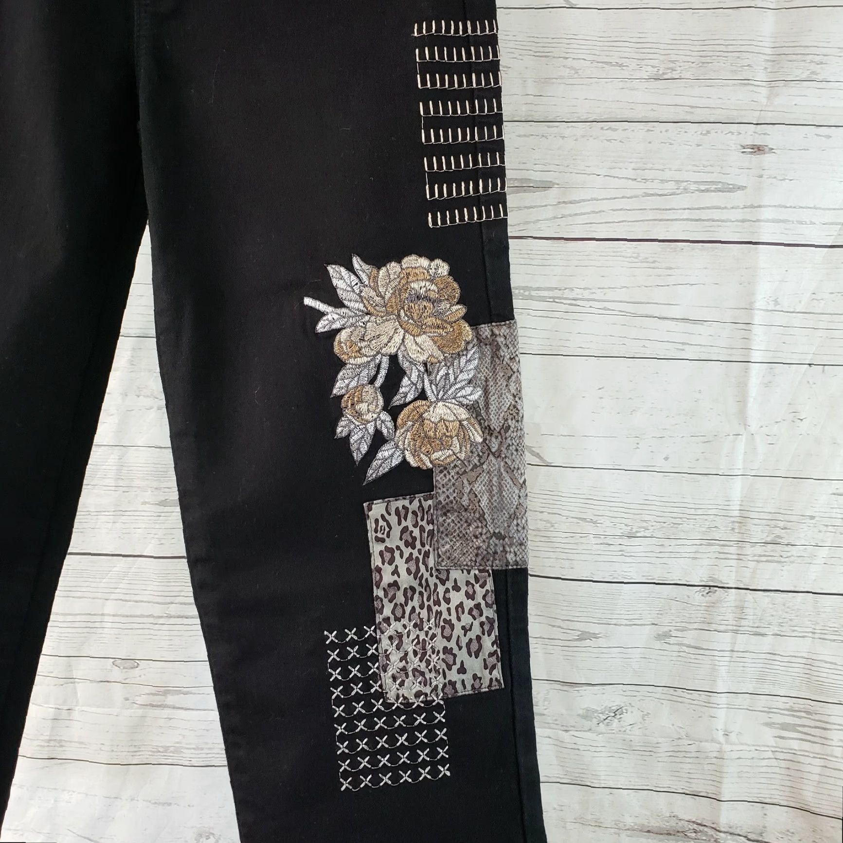 Vintage DG2 Diane Gilman Womens Cropped Jeans Sz 6P Black Embroidered Patches 20" Inseam Petite Rise 9.5" Cotton Blend Denim Shirt? Size 28" / US 6 / IT 42 - 3 Thumbnail