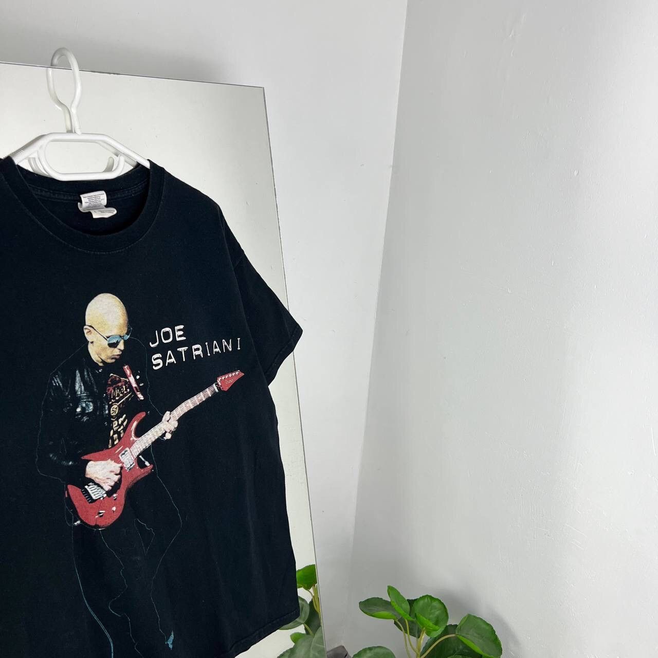 Band Tees Joe Satriani Guitar Teacher World Tour Vintage Tee Size US L / EU 52-54 / 3 - 3 Thumbnail