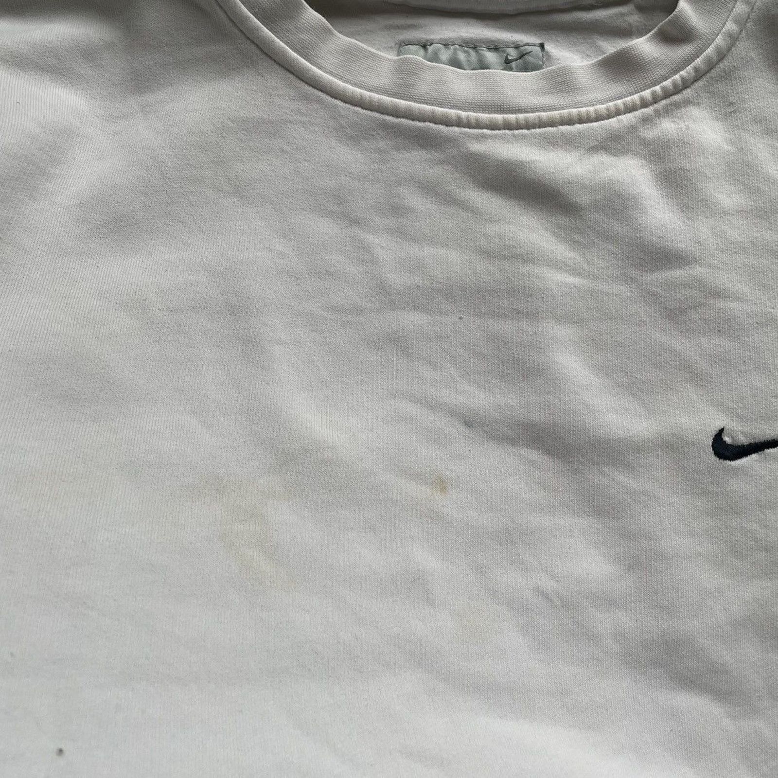 Nike Vintage Y2K Nike Swoosh Crewneck Sweatshirt White Large Rare Size US L / EU 52-54 / 3 - 6 Thumbnail
