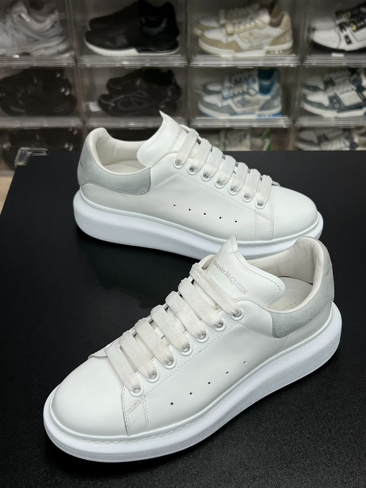 Alexander McQueen Alexander McQueen Suede White Lowtop Sneakers 6 Men Size US 6 / EU 39 - 1 Thumbnail