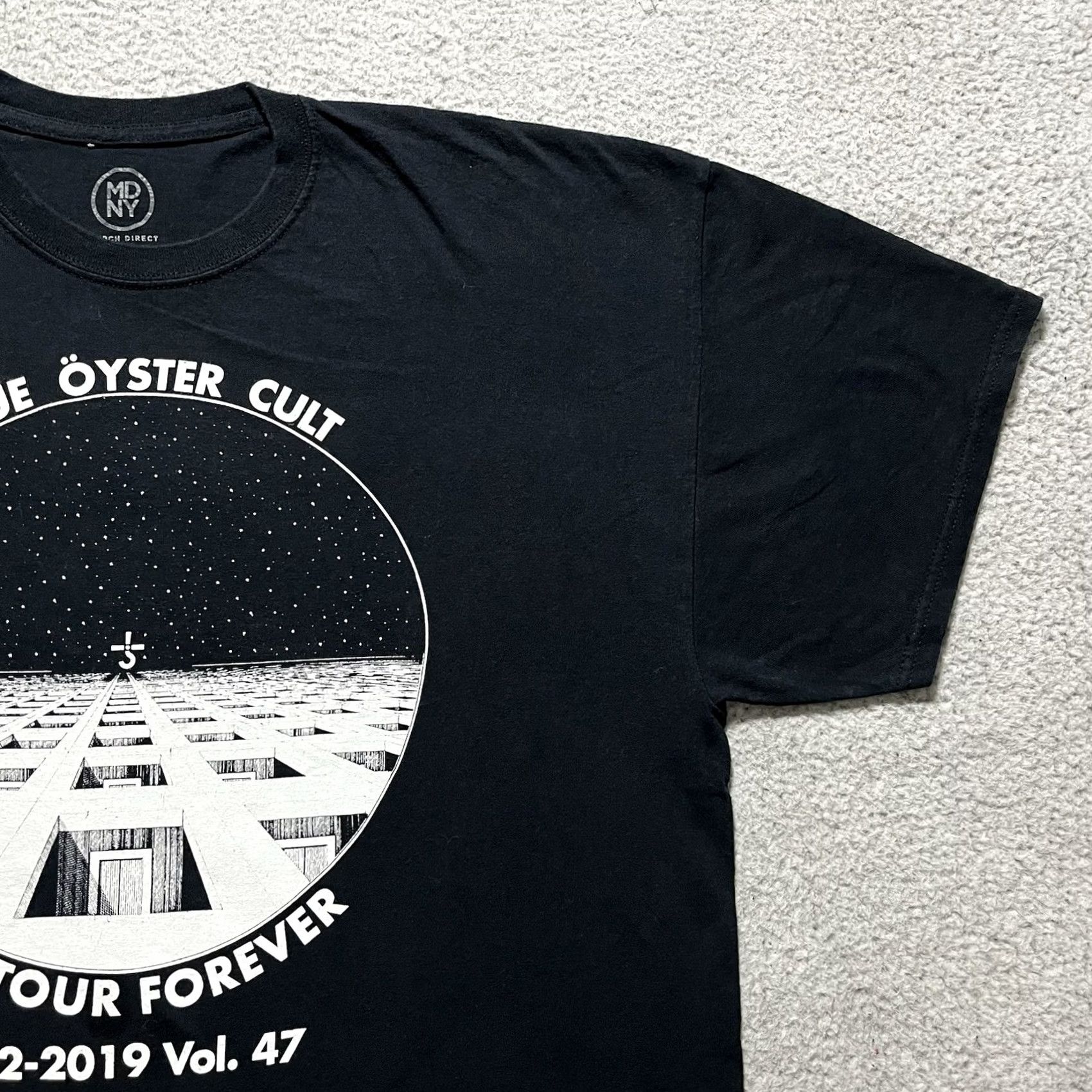 Vintage Blue Oyster Cult Shirt Mens 2XL Band Tee On Tour Forever Graphic White Shirt Size US XXL / EU 58 / 5 - 6 Thumbnail
