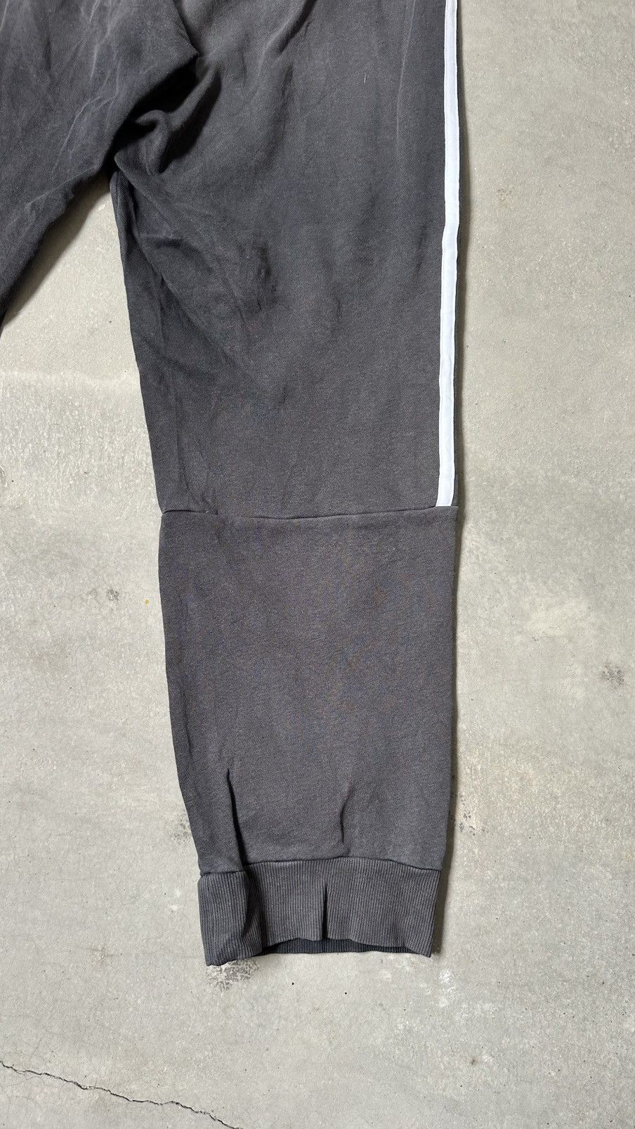 Adidas VINTAGE ADIDAS WELL FADED TRACK PANT Size US 38 / EU 54 - 9 Thumbnail