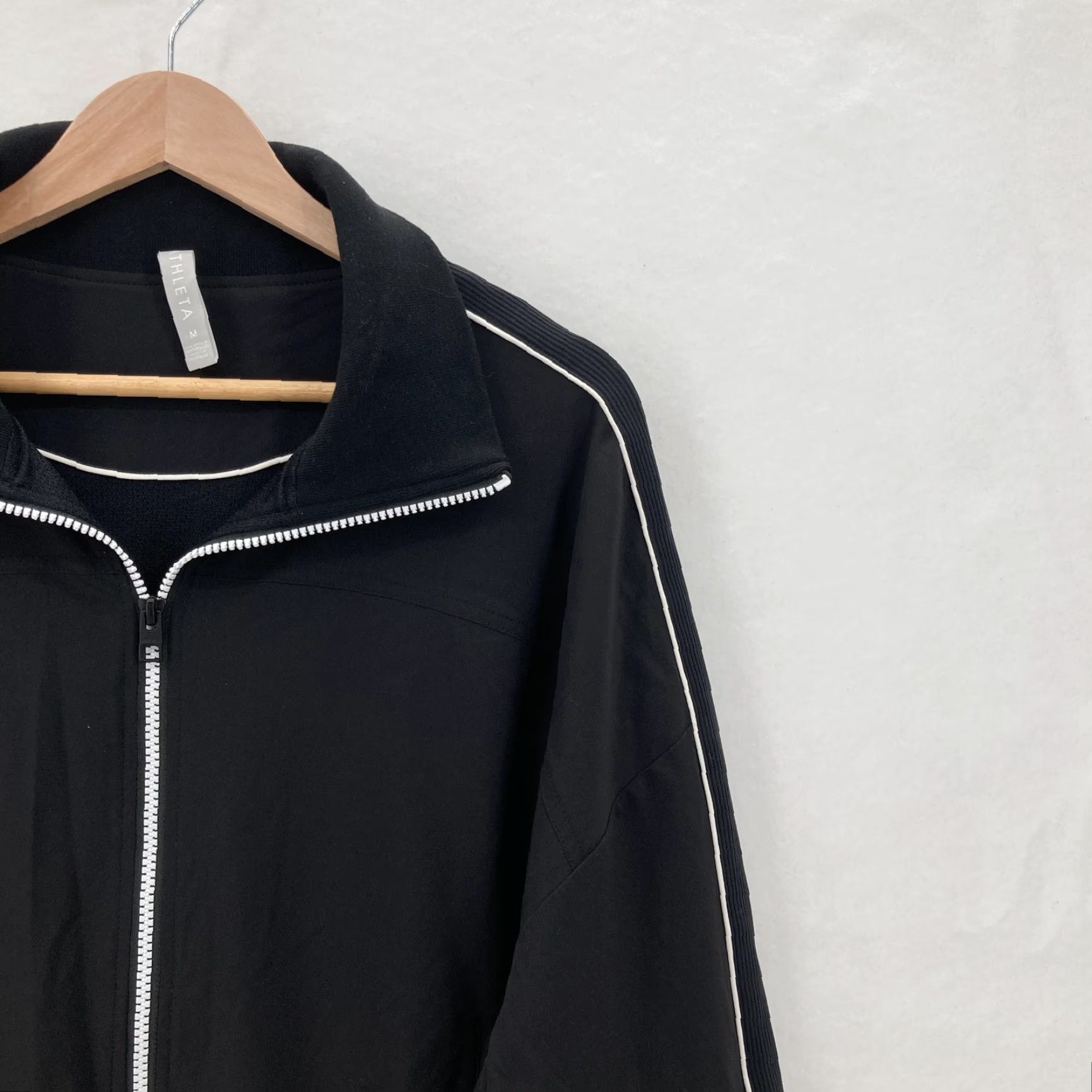 Athleta Athleta Brooklyn Black and White Full Zip Track Bomber Jacket Womens Medium Gym Size M / US 6-8 / IT 42-44 - 2 Thumbnail