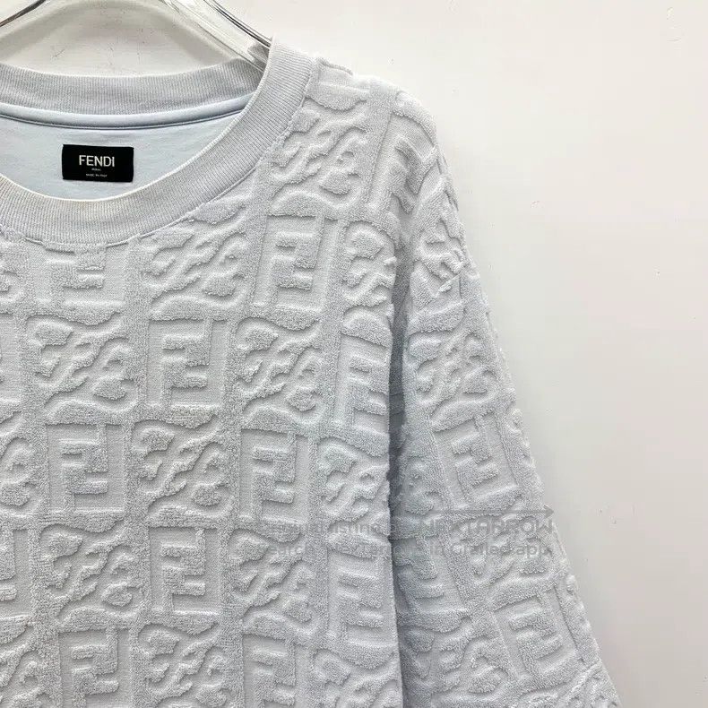 Fendi Fendi Light blue logo embossed all-over print cotton crewn Size US L / EU 52-54 / 3 - 3 Thumbnail