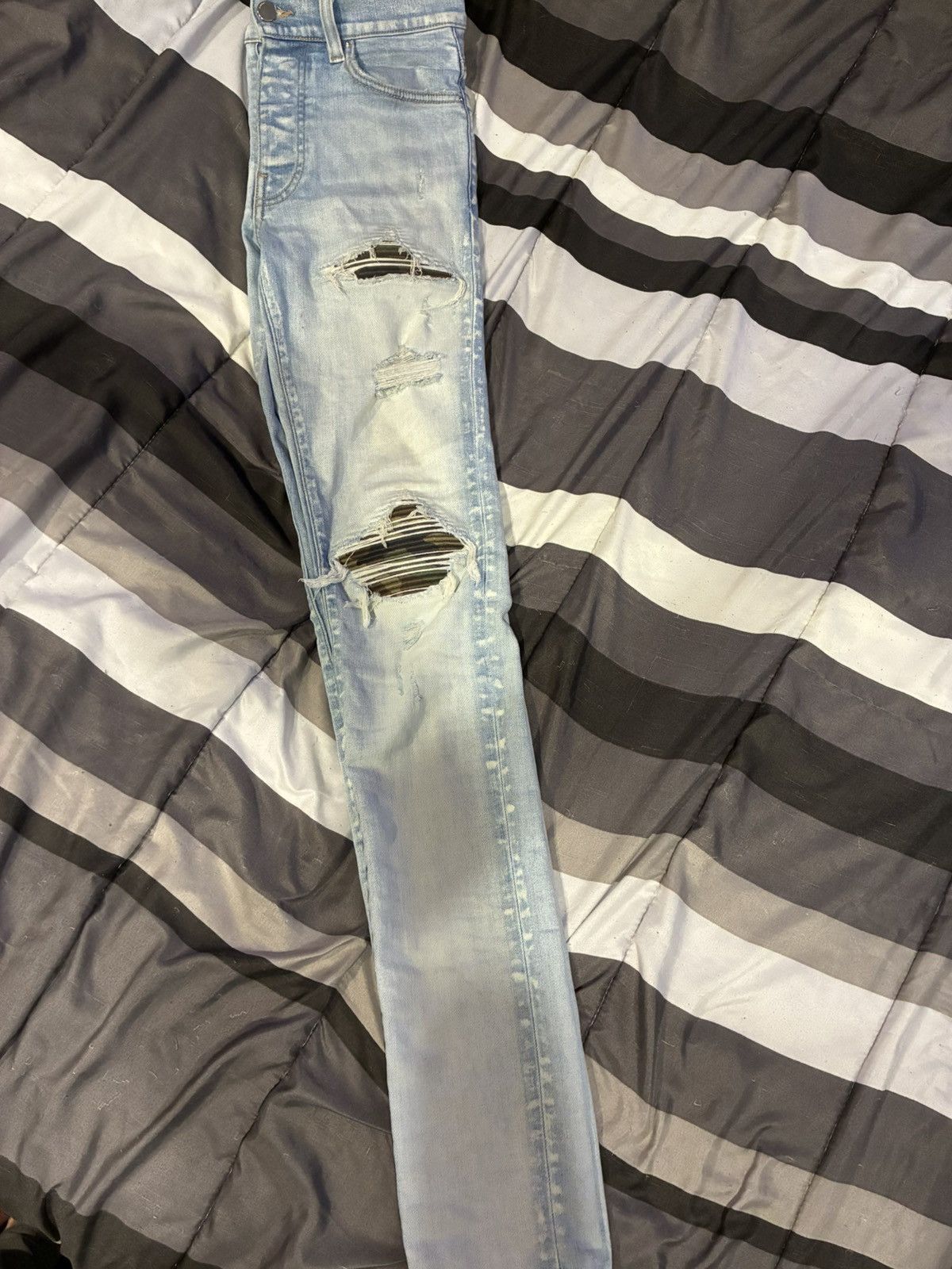 Amiri Amiri MX1 Tie Dye Camo Jean “Light Indigo” Size US 28 / EU 44 - 1 Thumbnail