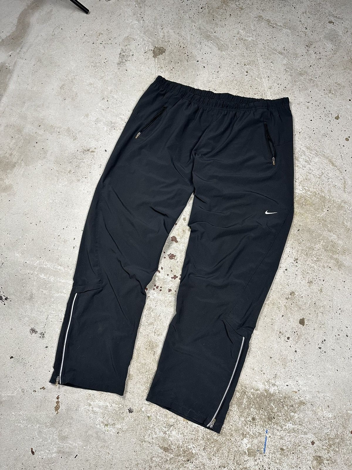 Nike × Vintage Vintage Y2K Nike Black Track Pants Swoosh Baggy Size US 34 / EU 50 - 1 Thumbnail