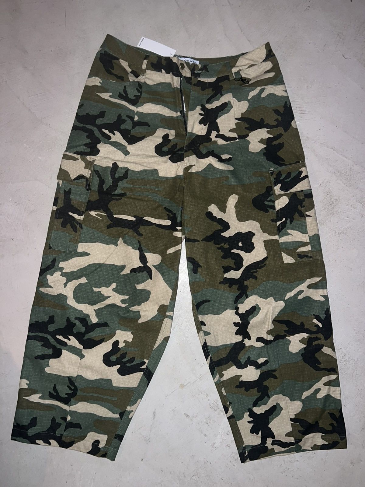 Vintage Camo Cargo Pants by Sweats Collective Size US 32 / EU 48 - 1 Thumbnail