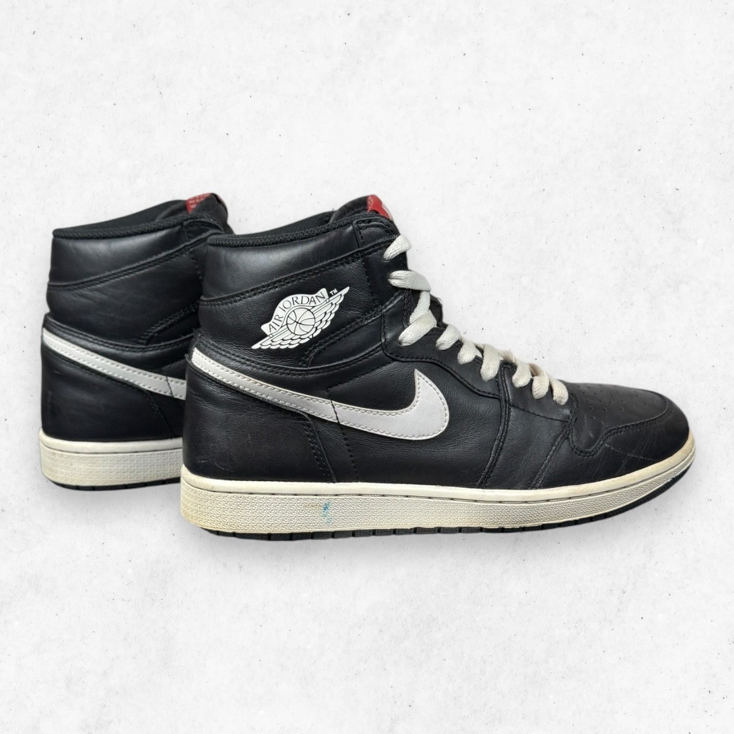 Jordan Brand Air Jordan 1 Retro High OG Yin Yang Black 2016 Sz 9.5 Size US 9.5 / EU 42-43 - 4 Thumbnail