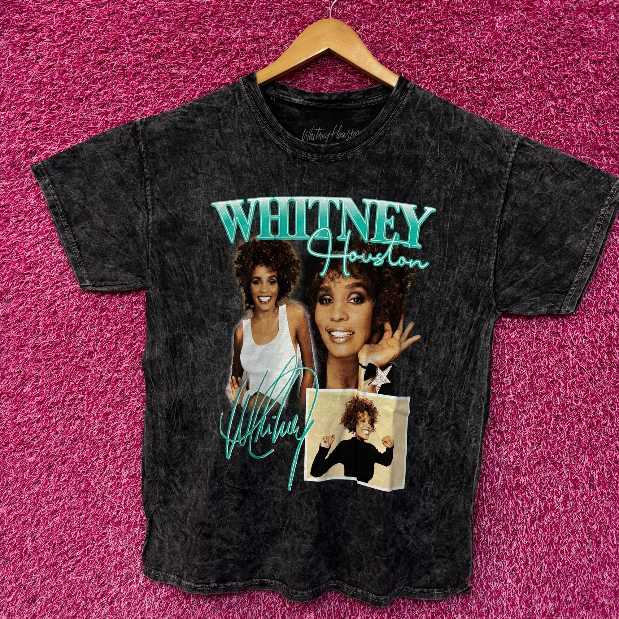 Other Whitney Houston Collage black tee size large Size US L / EU 52-54 / 3 - 1 Thumbnail