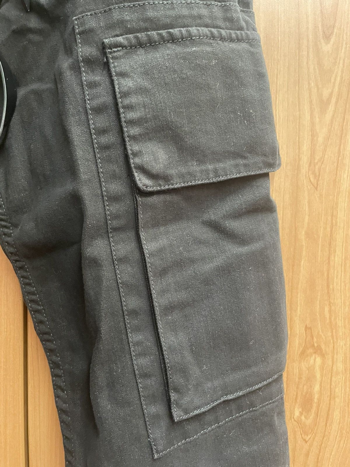 Helmut Lang Helmut Lang Cropped Cargo Jeans Size 30 BNWT Size US 30 / EU 46 - 4 Thumbnail