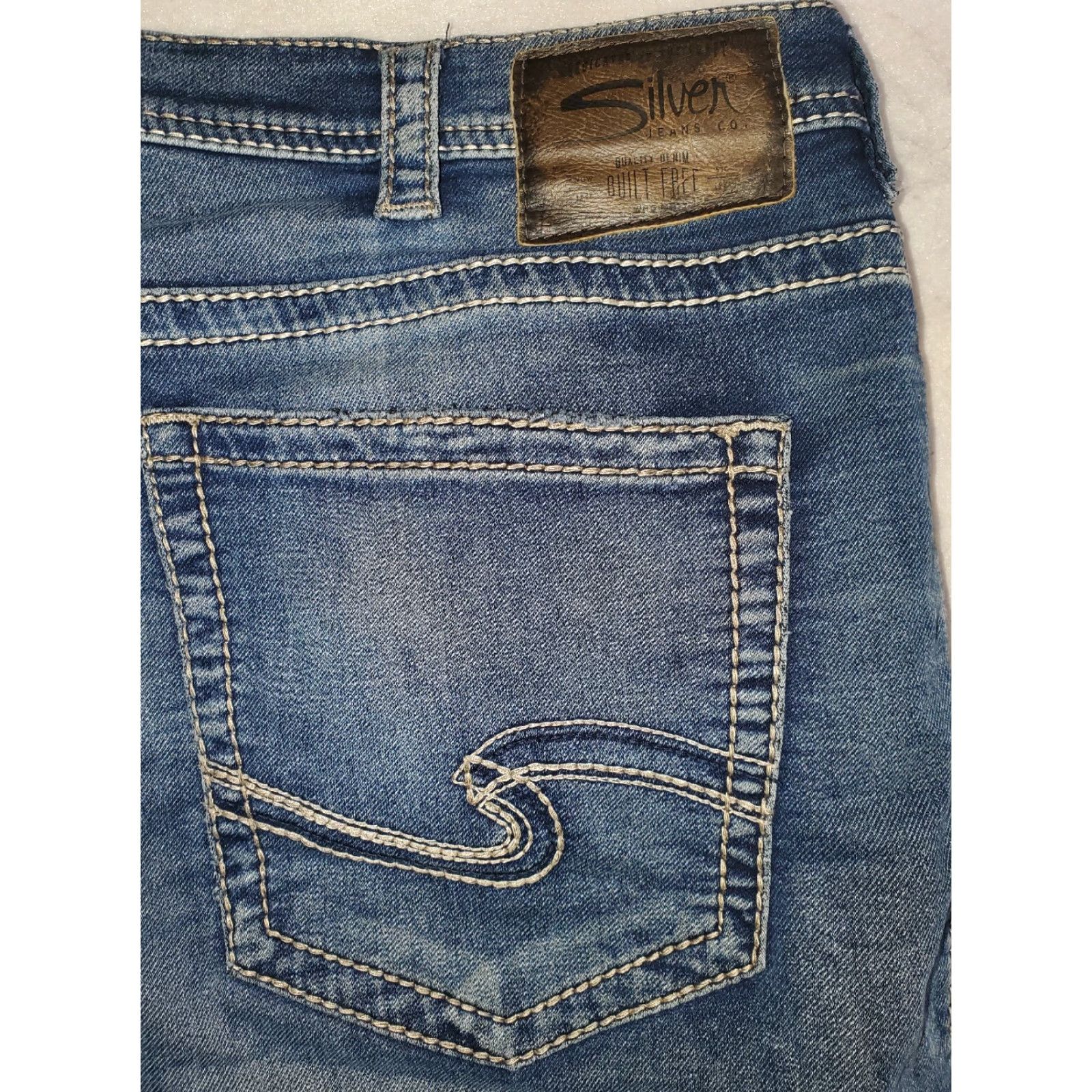Silver Jeans Co. VINTAGE Silver Jeans Grayson Jeans Classic Medium Wash Mens Sz 40 Capri Length 2 Pair Modified Length Men 40 Blue Denim 5-Pocket Bootcut Capris Size US 40 / EU 56 - 4 Thumbnail