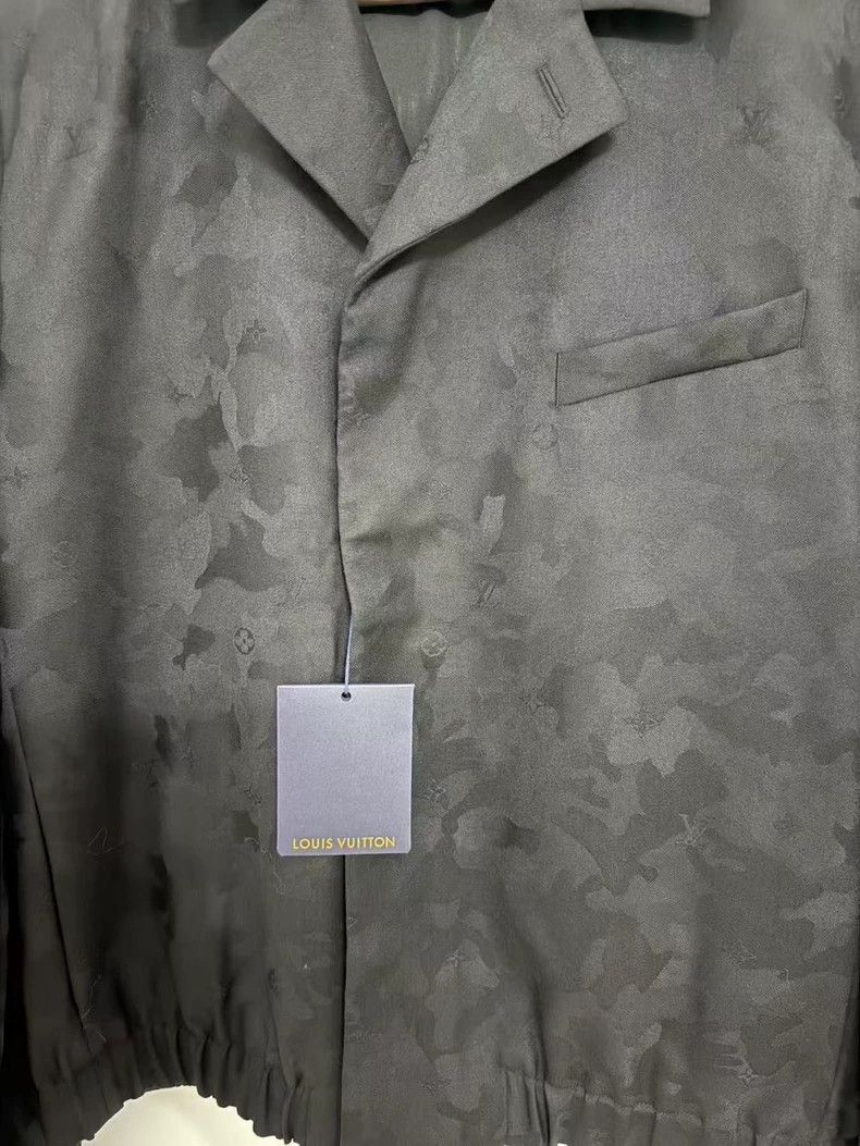 Louis Vuitton Louis Vuitton Dark and presbyopic embroidered logo jacket Size US L / EU 52-54 / 3 - 3 Thumbnail
