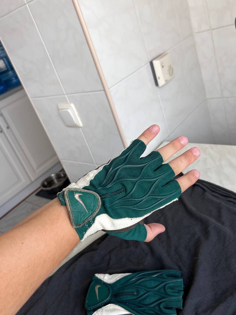 Nike 2000s Nike y2k Drill Gloves Forest Dark Green Geometric RARE Size ONE SIZE - 13 Thumbnail