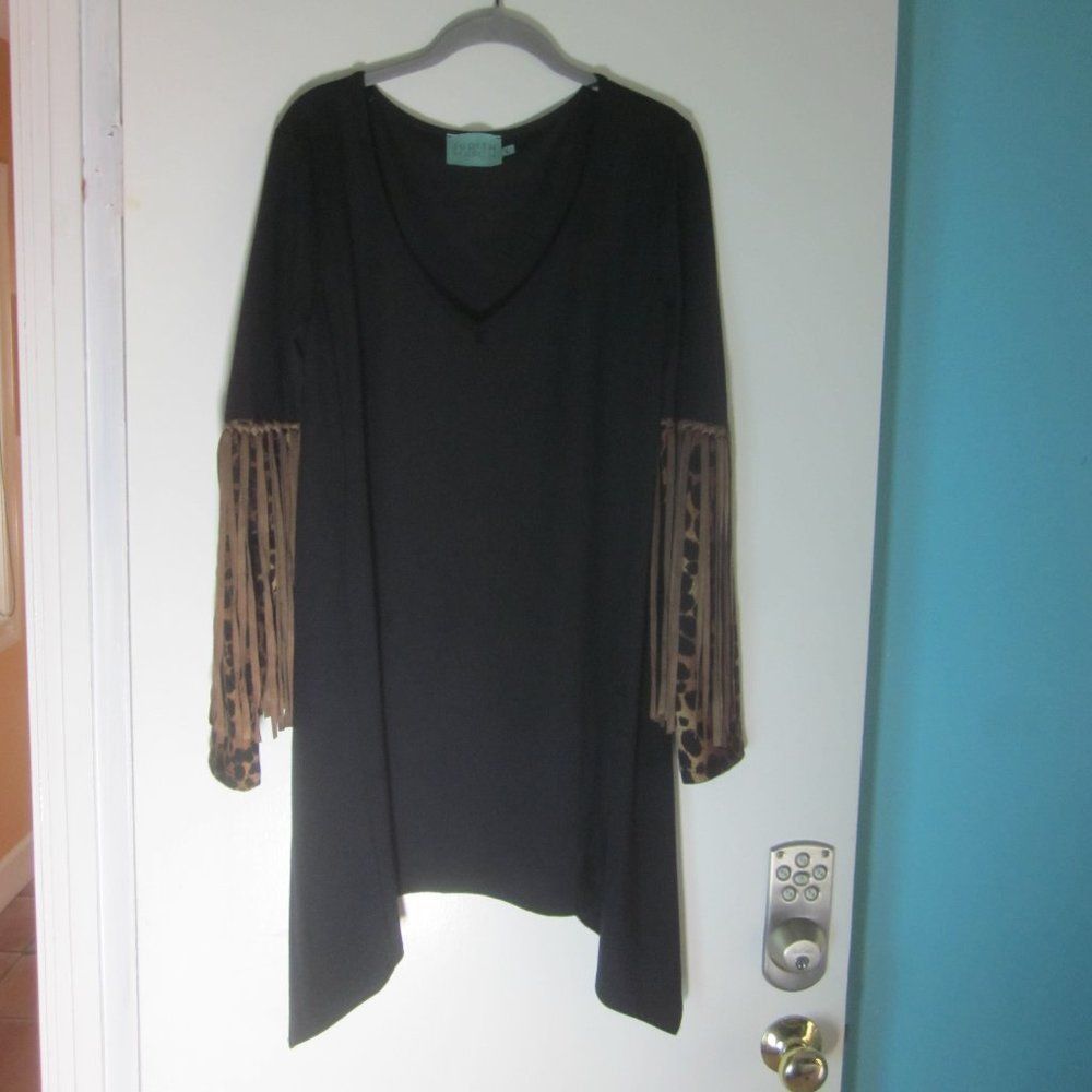 Judith Leiber Judith March Black Tunic Top Womens Size L Accent Sleeve Animal Print & Leather Size L / US 10 / IT 46 - 2 Thumbnail
