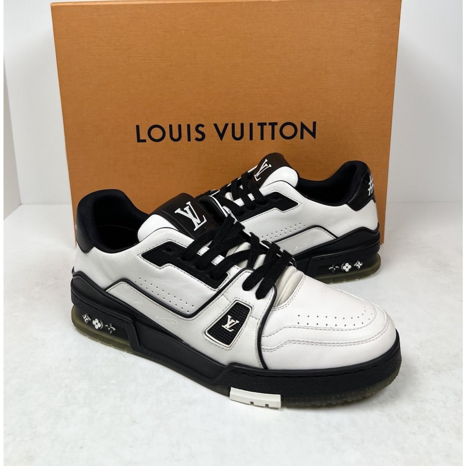 Louis Vuitton Size 6.5LV/7.5US - Louis Vuitton Trainer White Size US 7.5 / EU 40-41 - 2 Thumbnail