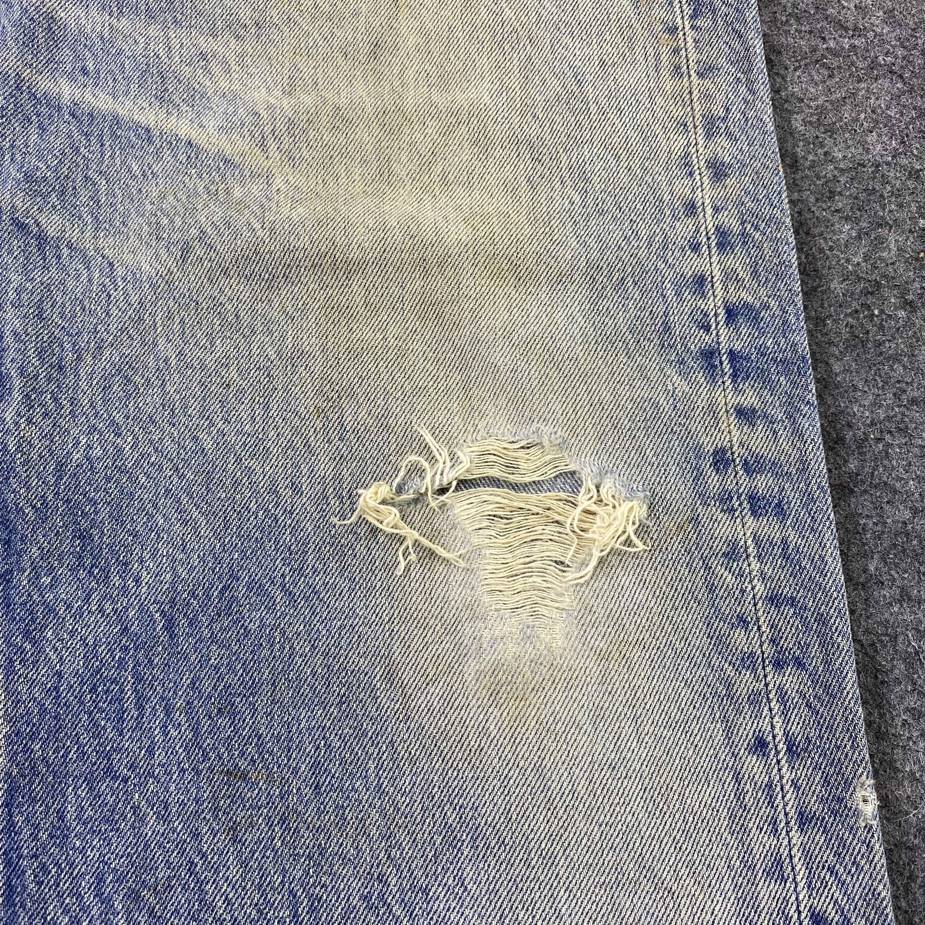 Vintage Levi's 501 Blue Wash Distressed Jeans-J1159