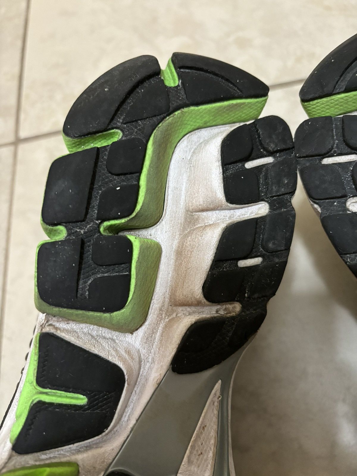 Nike Rare Nike Zoom Vomero 5 Electric Green Black Size 9 Size US 9 / EU 42 - 18 Thumbnail