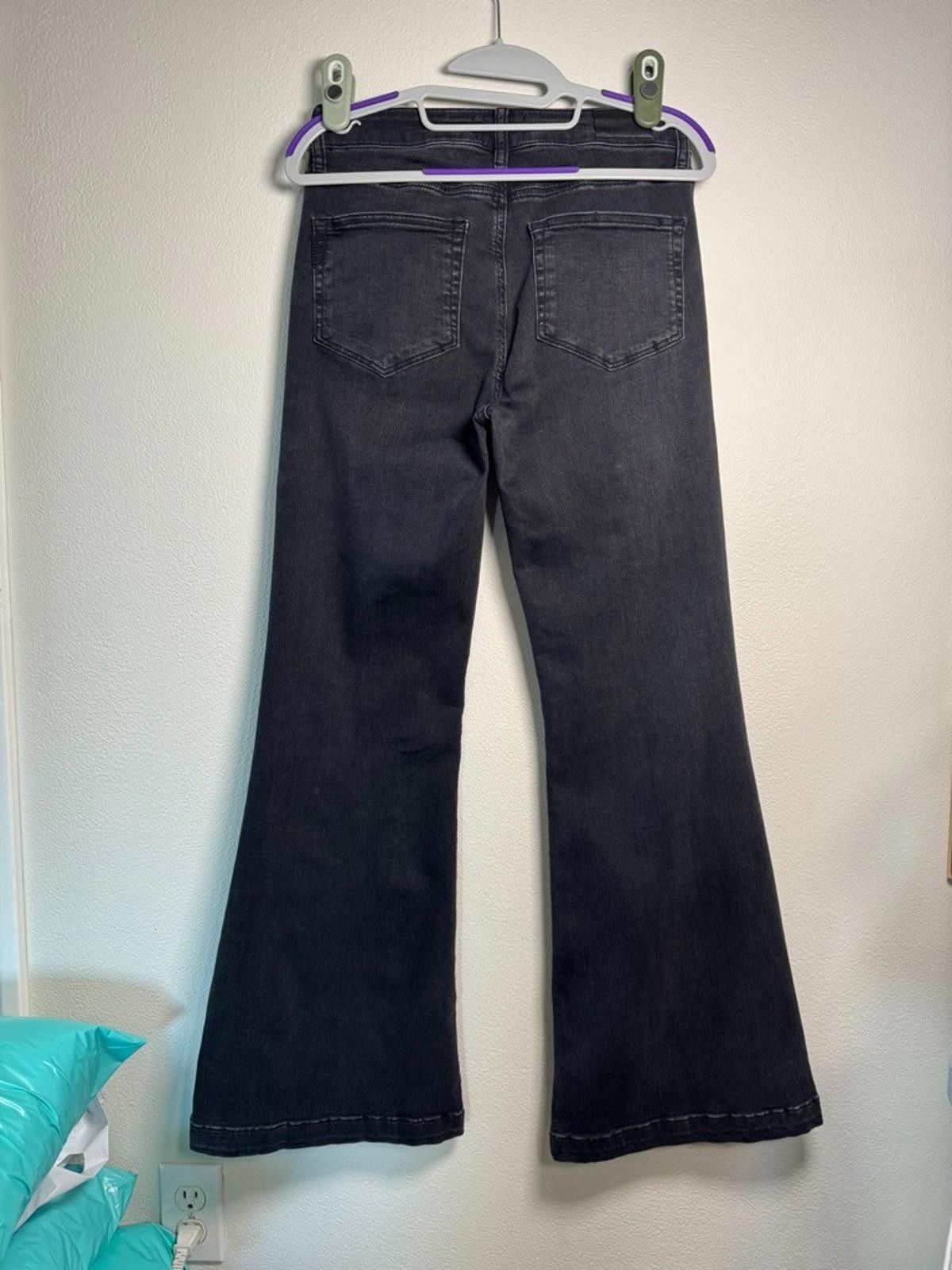 Paige $229 PAIGE GENEVIEVE PETITE SIZE 28 5/6 BLACK FLARE JEANS Size 28" / US 6 / IT 42 - 3 Thumbnail
