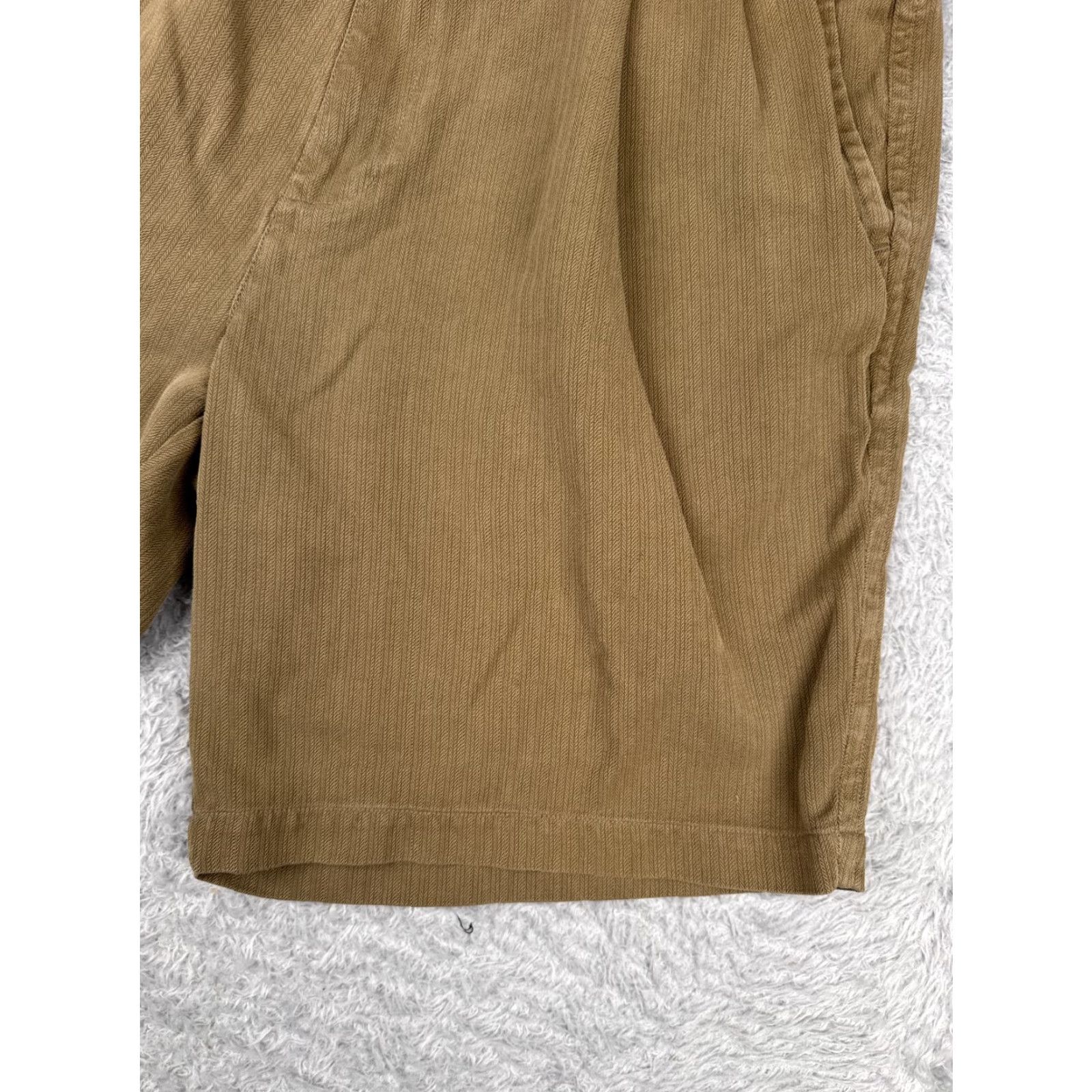Tommy Bahama Tommy Bahama Shorts Men Bermuda 35 Brown Silk Pleated 100% Silk Beach Vacation 34x8 Bermuda Shorts Mens Size US 35 - 4 Thumbnail