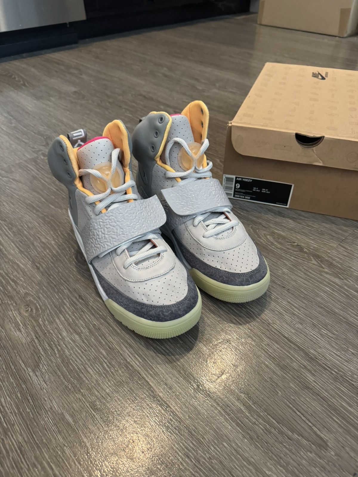 Kanye West × Nike 2009 Nike Air Yeezy Zen Grey Size 9 Brand New Size US 9 / EU 42 - 2 Thumbnail