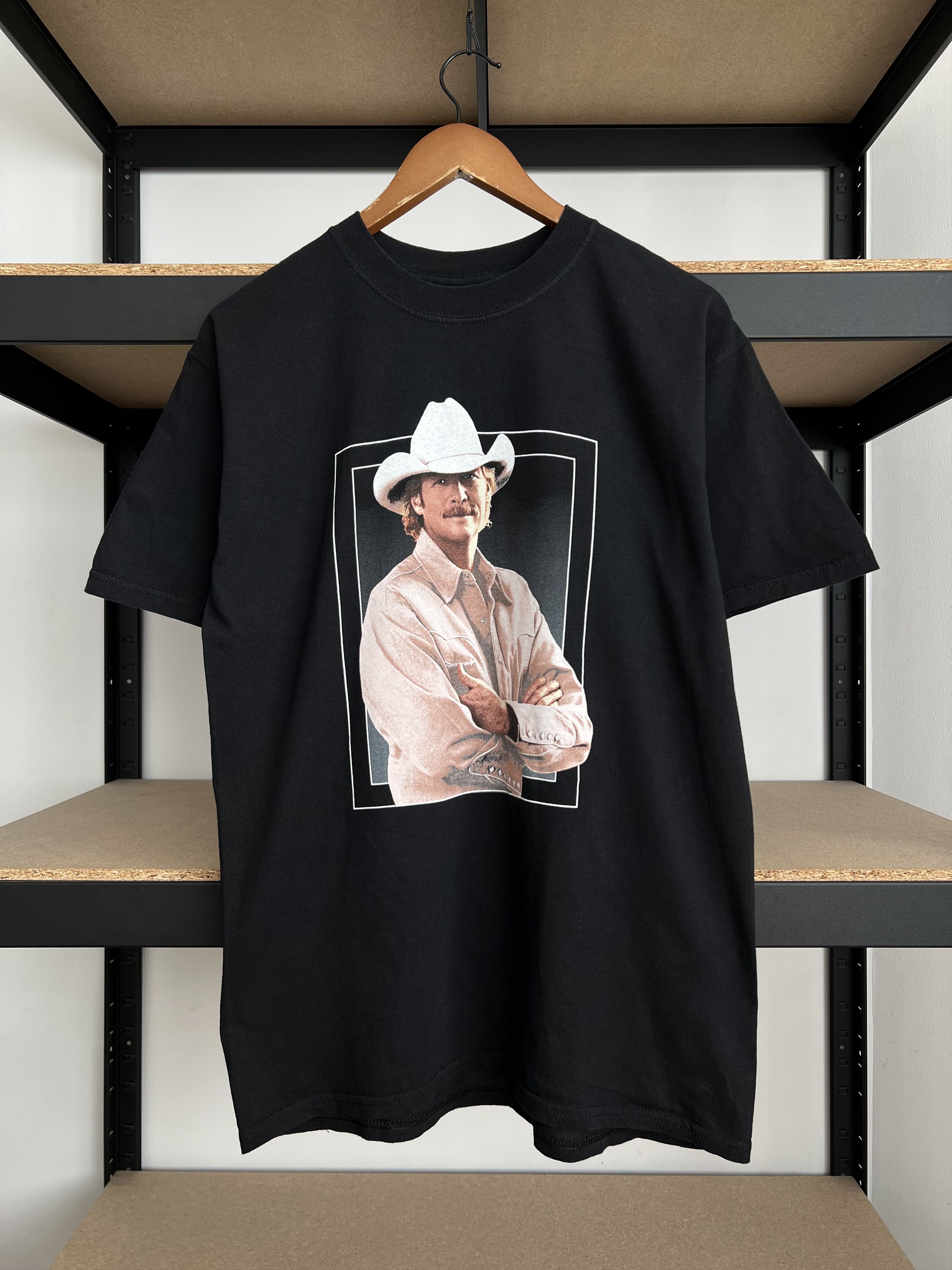 Band Tees Vintage 2000s Alan Jackson Singer Black T-shirt Size US M / EU 48-50 / 2 - 2 Thumbnail