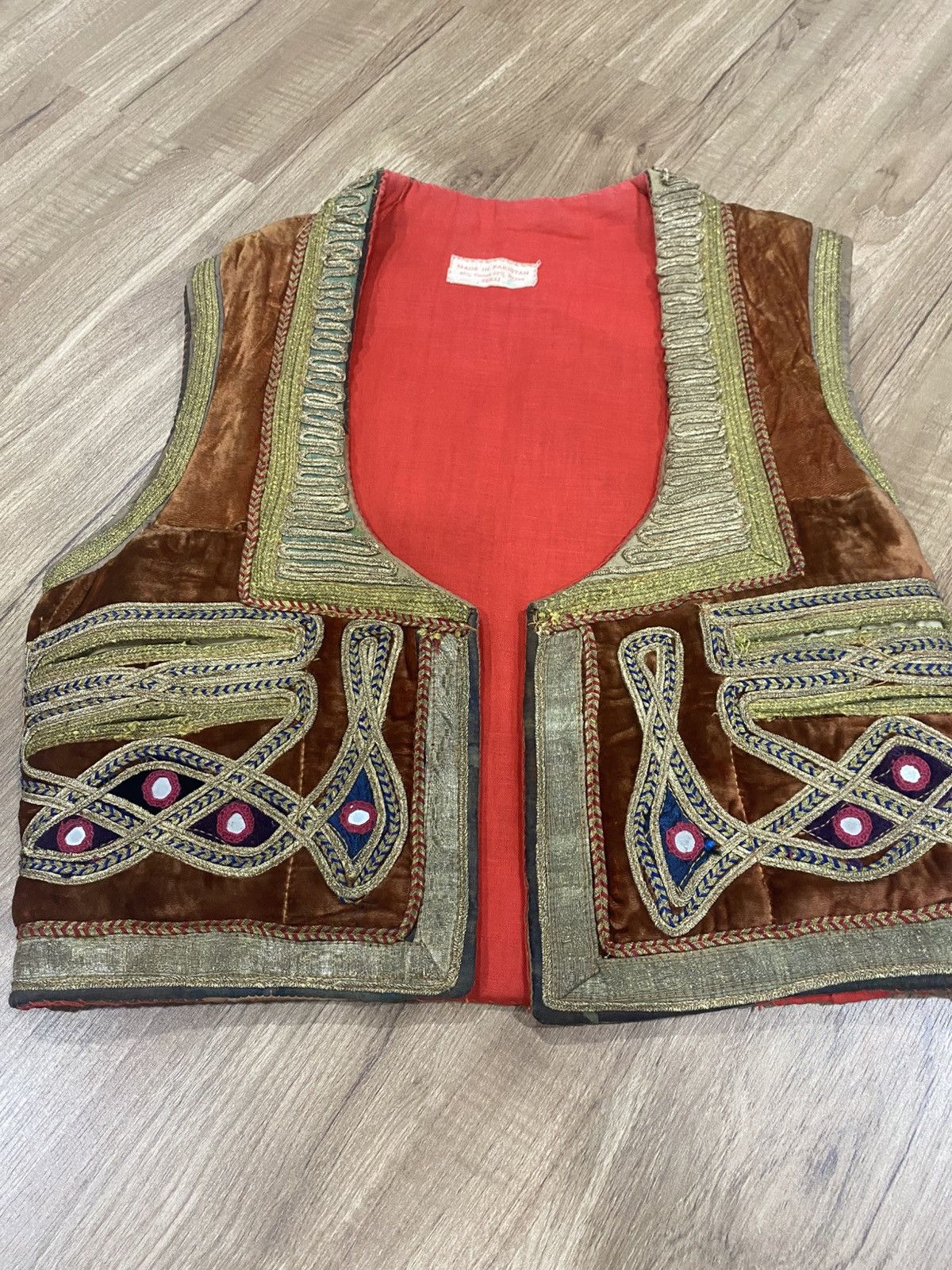Vintage Vintage Afghan Vest Velvet Metallic Thread Embroidered Size US S / EU 44-46 / 1 - 1 Thumbnail