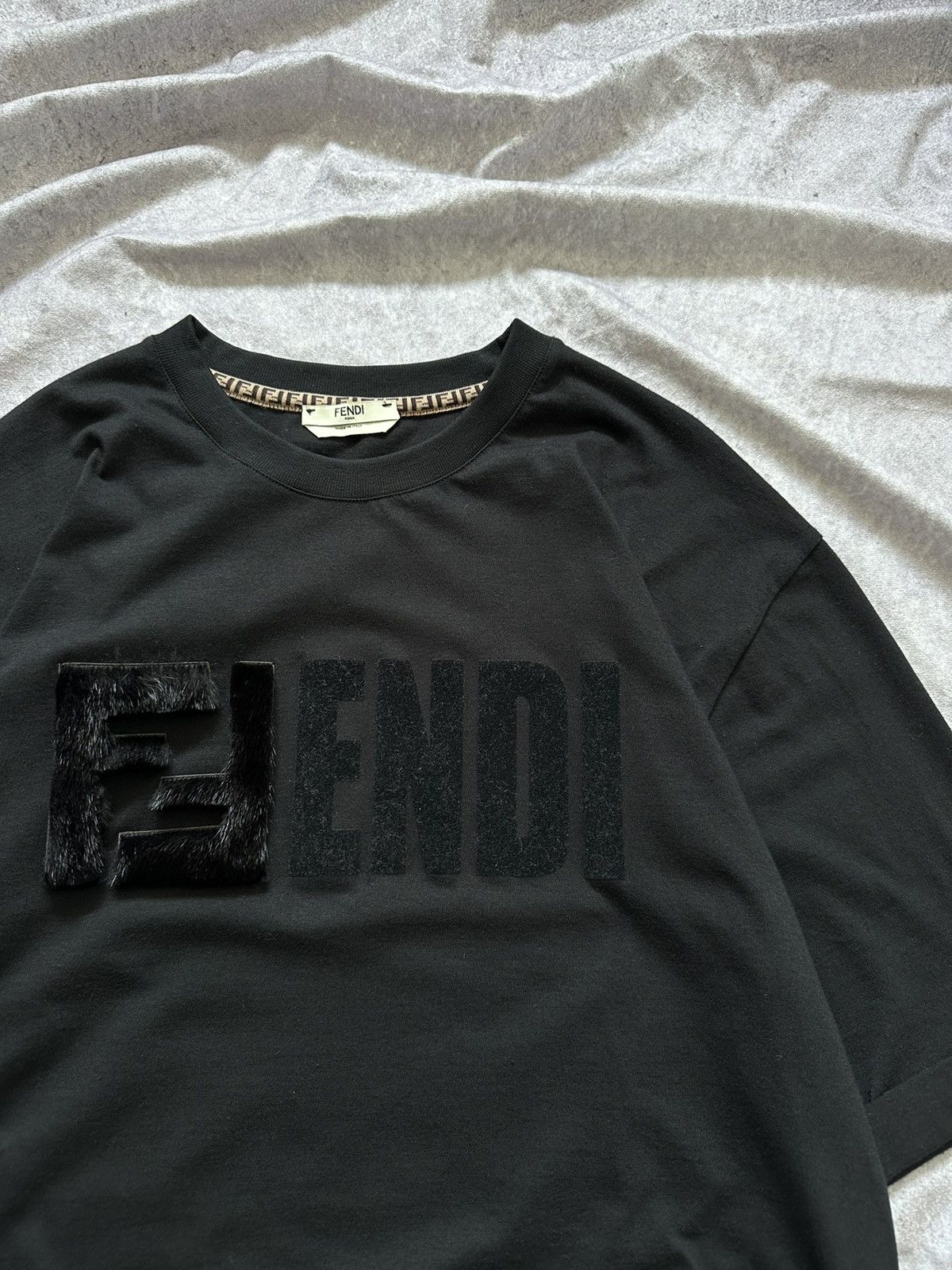 Fendi Fendi Fur Logo Black Mens T-Shirt Tee Size M Size US M / EU 48-50 / 2 - 6 Thumbnail