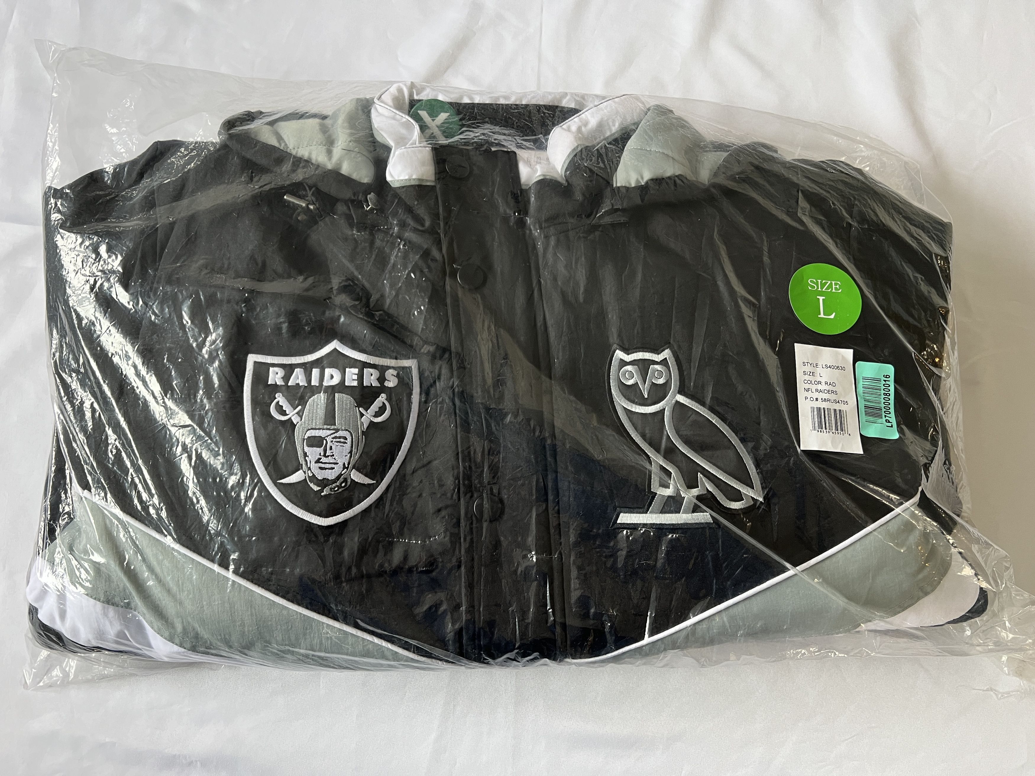 Drake OVO x NFL LAS VEGAS RAIDERS STARTER SIDELINE PUFFER JACKET Size US L / EU 52-54 / 3 - 9 Thumbnail