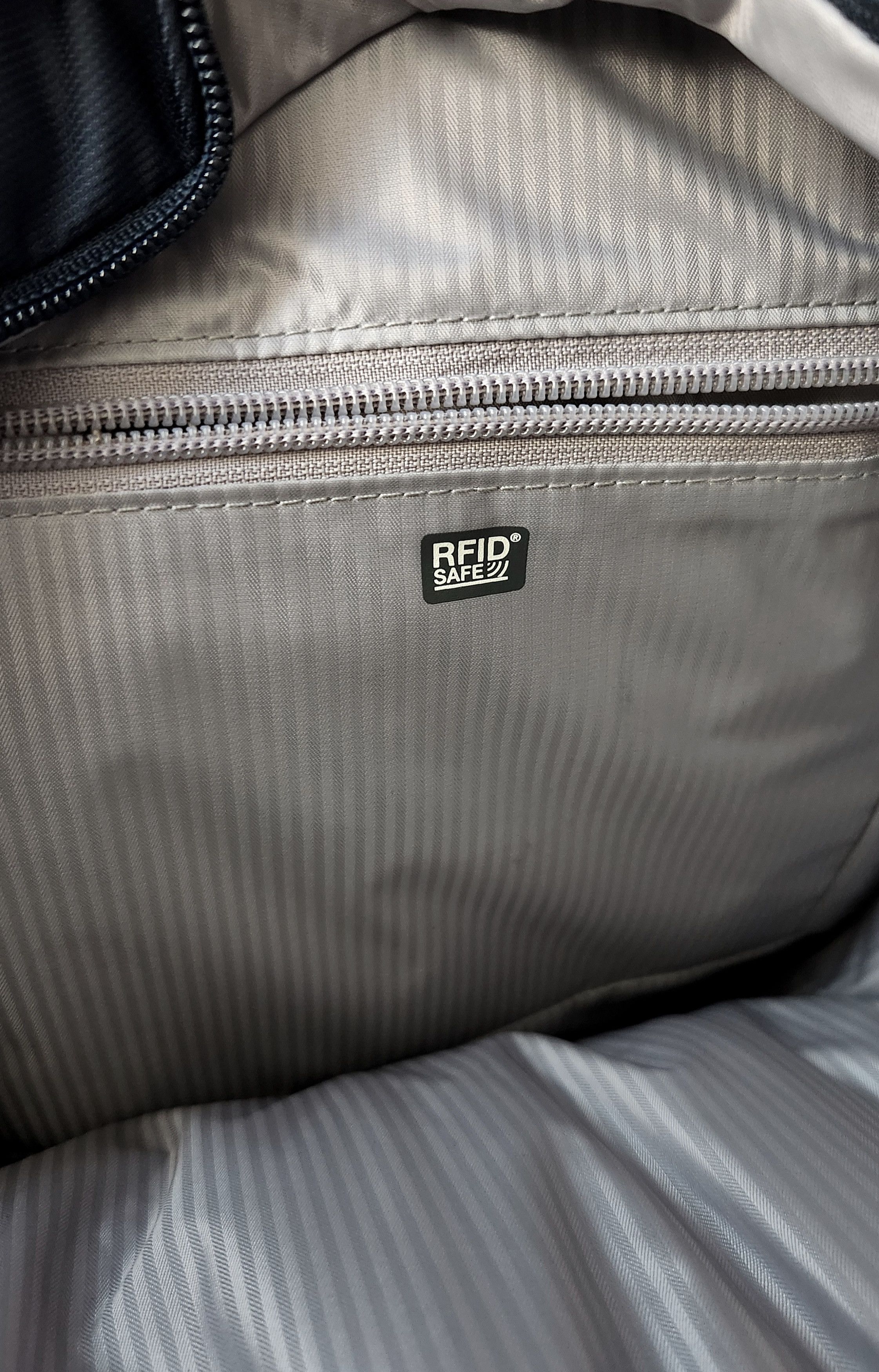 Designer Pacsafe Metrosafe LS450 Anti-Theft 25L Backpack Carry On Size ONE SIZE - 9 Thumbnail