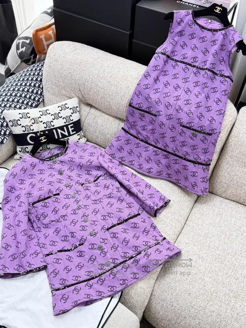 Chanel Chanel Full-print logo double C black sequin rolled edge f Size XS / US 0-2 / IT 36-38 - 1 Thumbnail