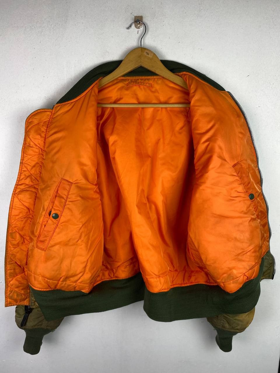 Alpha Industries alpha industries thrashed bomber jacket Size US L / EU 52-54 / 3 - 11 Thumbnail