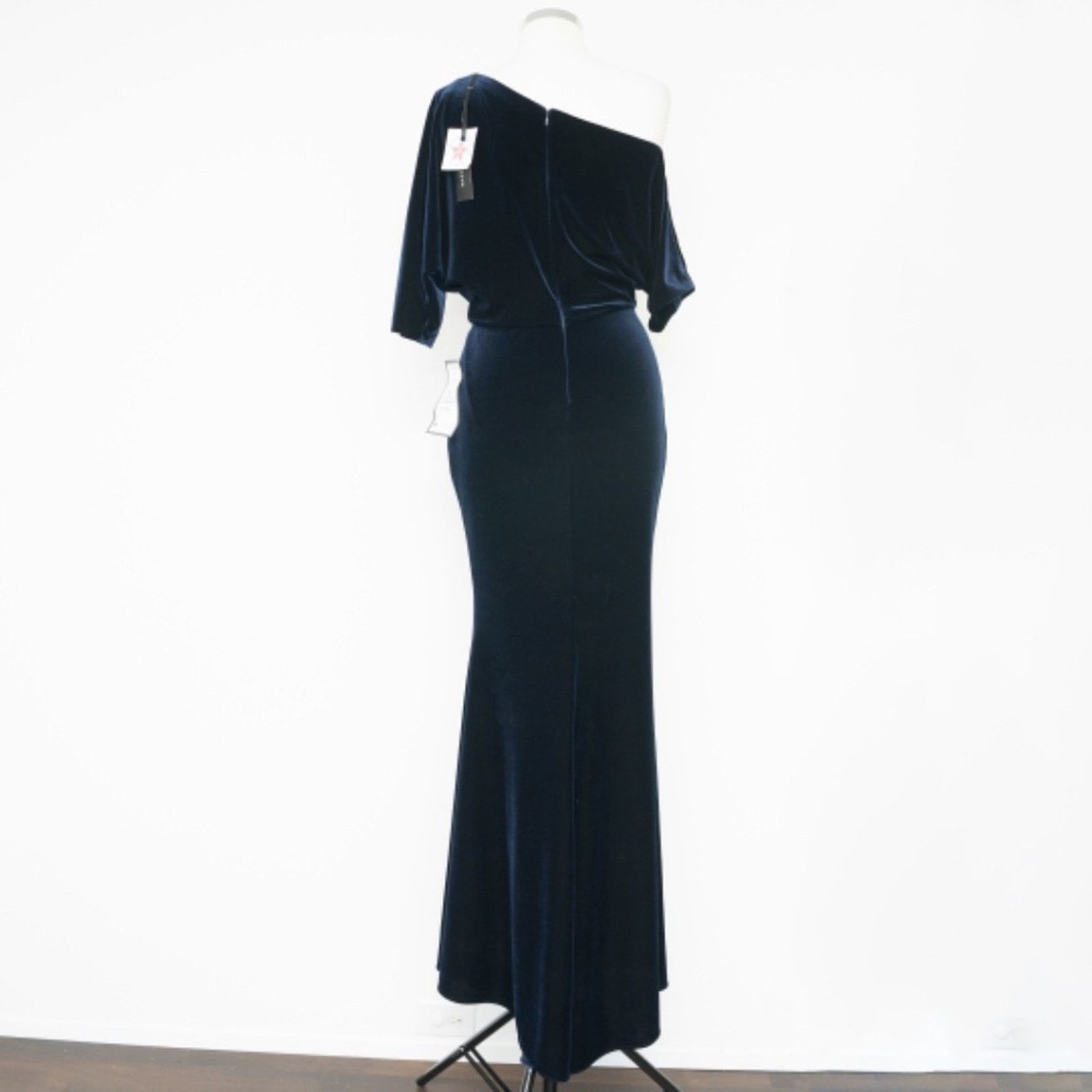 Designer Betsy & Adam. Off the Shoulder Stretch Velvet Gown. Size M / US 6-8 / IT 42-44 - 2 Thumbnail