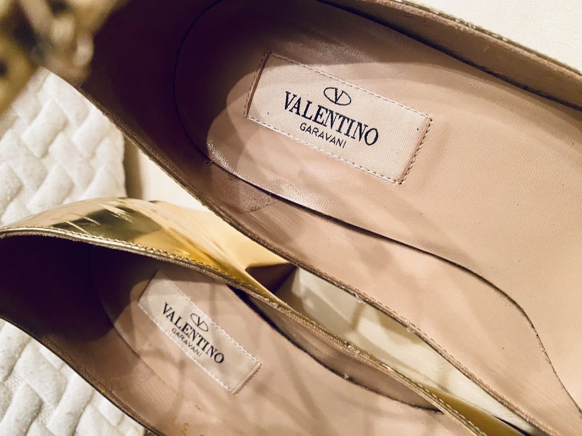 Valentino VALENTINO GARAVANI 🇮🇹 Tan-go Metallic Gold Leather Pumps 37 Size US 7 / IT 37 - 2 Thumbnail