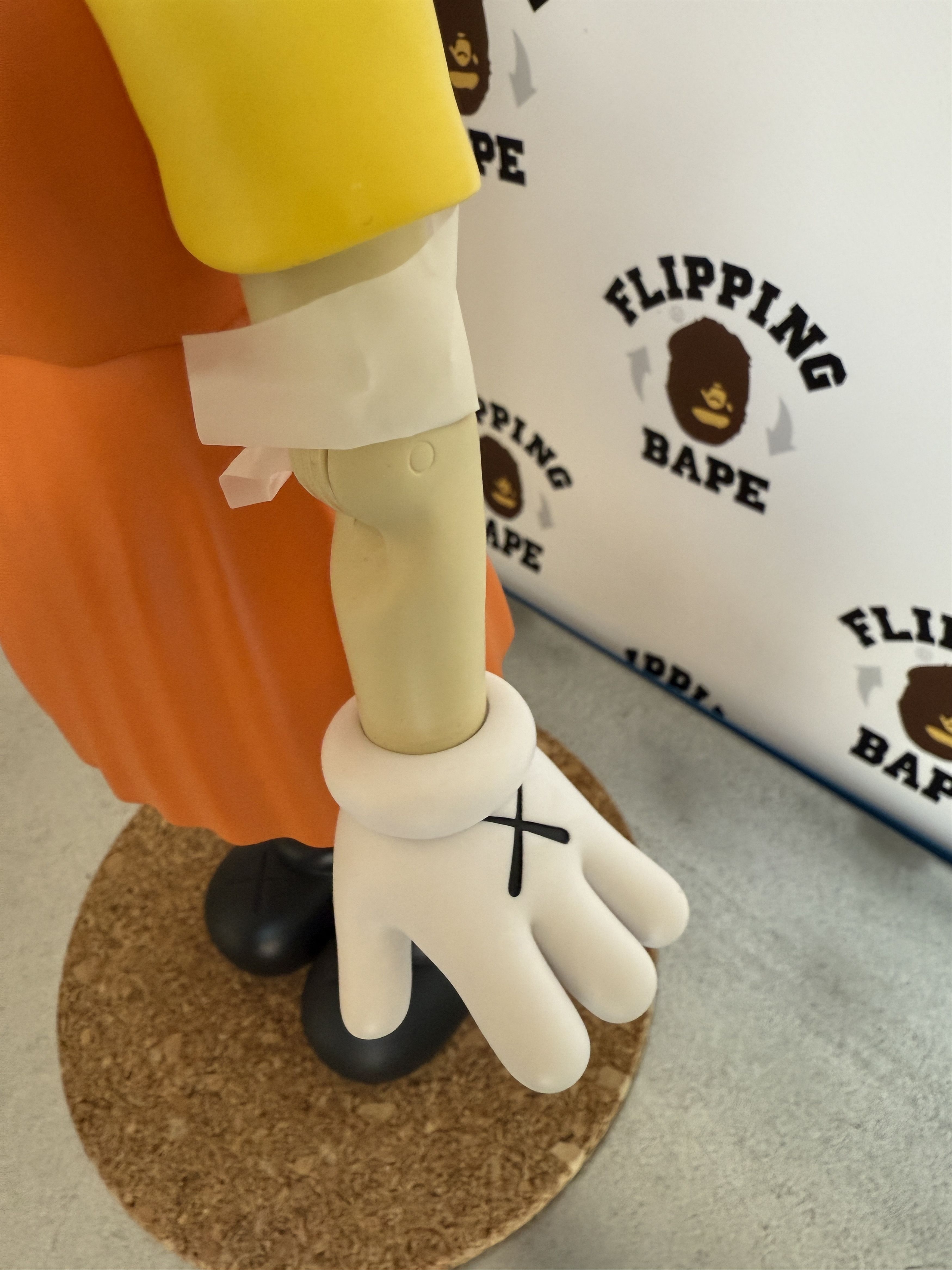 Kaws KAWS YOUNG-HEE Figure (Coloured) Size ONE SIZE - 8 Thumbnail
