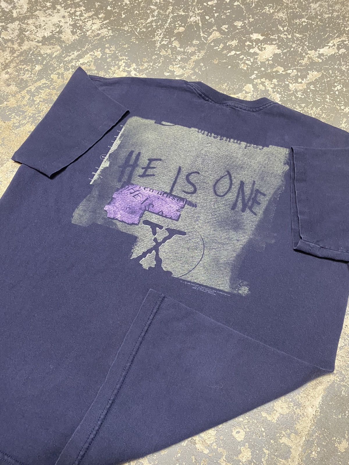 Vintage Vintage X-Files He Is One Stanley Desantis Tshirt Size US L / EU 52-54 / 3 - 9 Thumbnail