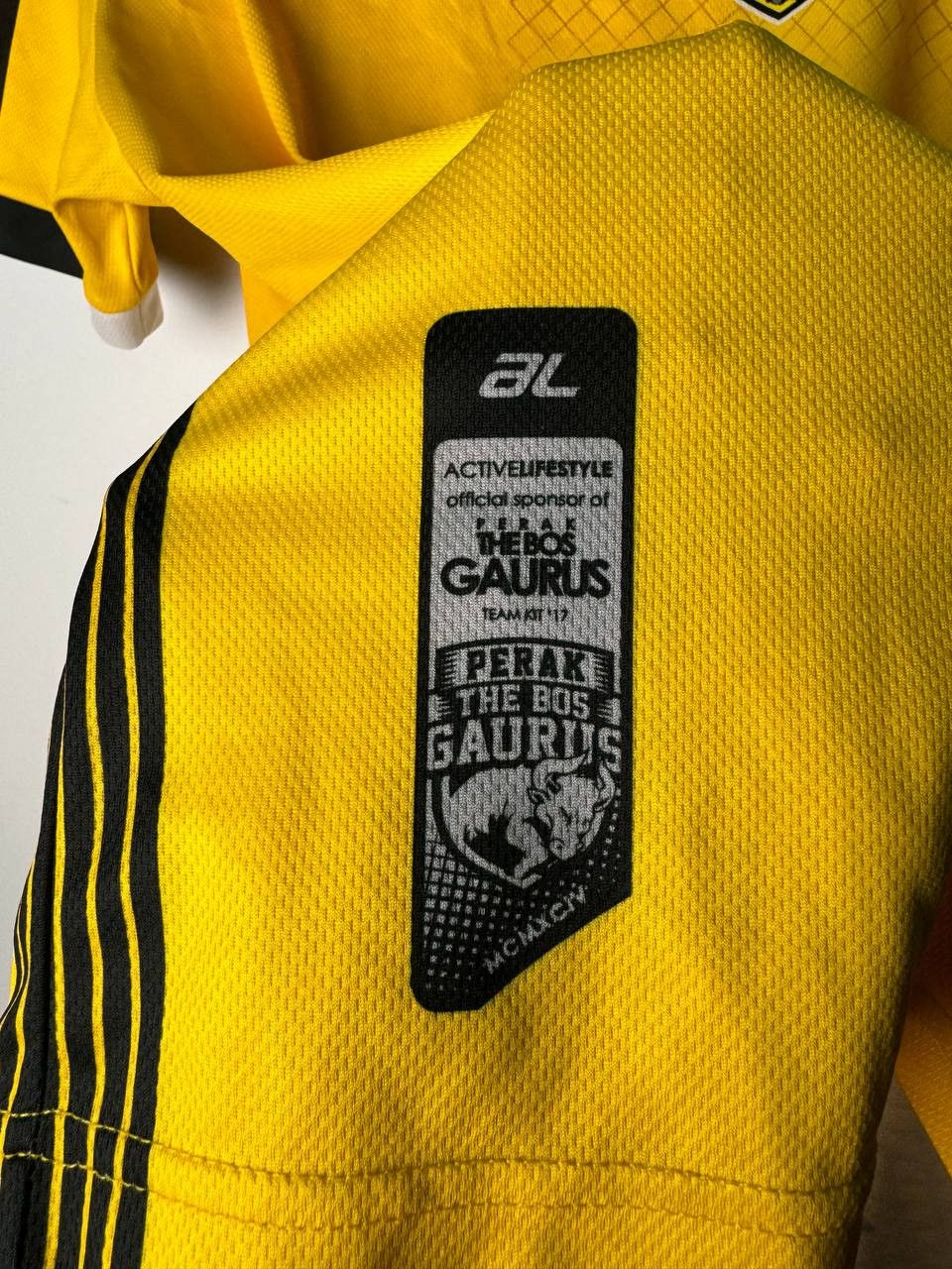 Vintage Perak FC The Boss Gaurus 2017 Home Kit Jersey Size US M / EU 48-50 / 2 - 3 Thumbnail