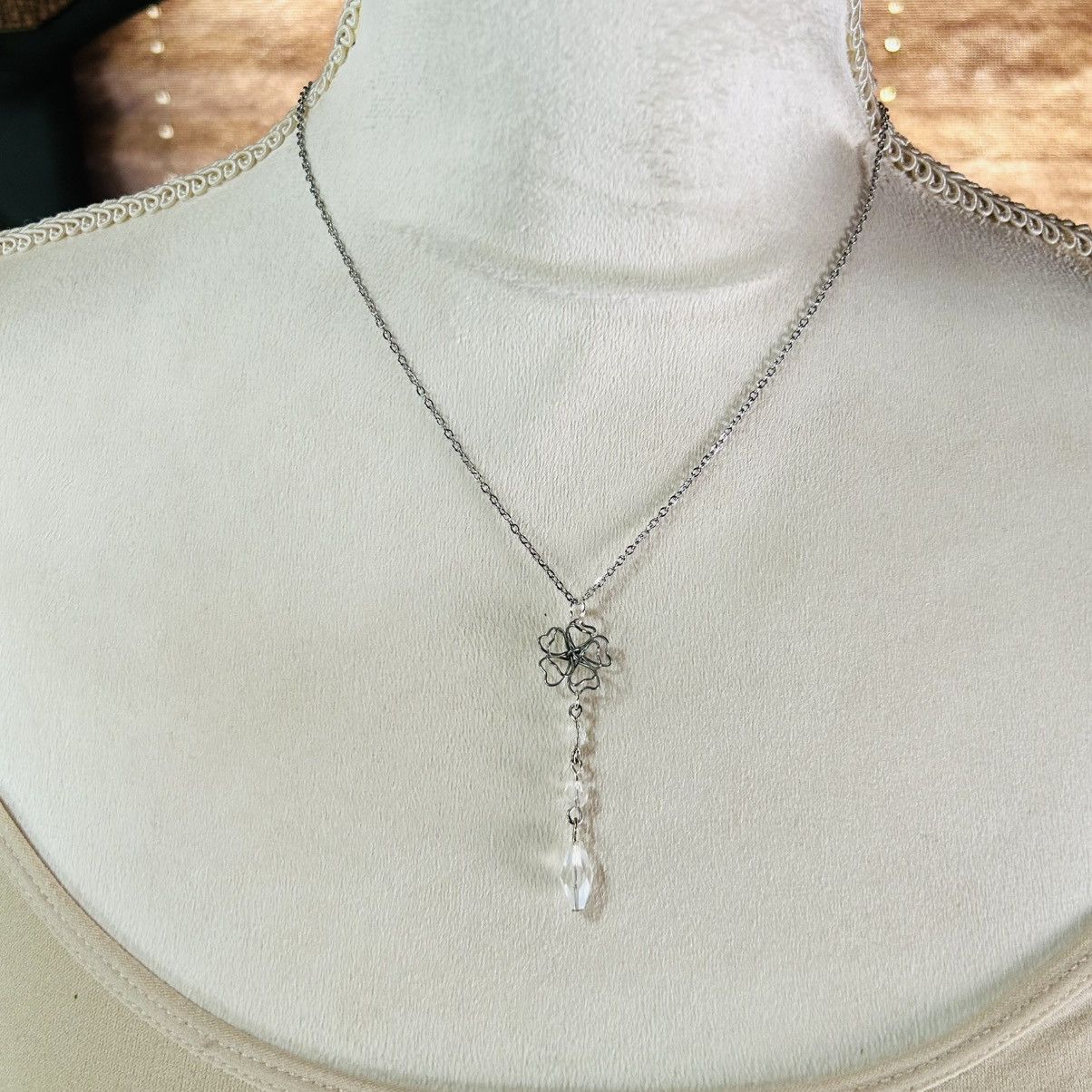 Handmade Handcrafted wired floral acrylic chandelier pendant necklace Size ONE SIZE - 2 Thumbnail