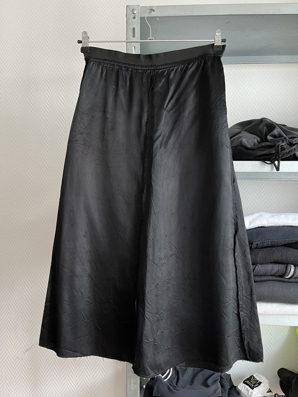 Maison Margiela SS1995 Inside Out Permanently Creased Lining Skirt Size 27" / US 4 / IT 40 - 1 Thumbnail