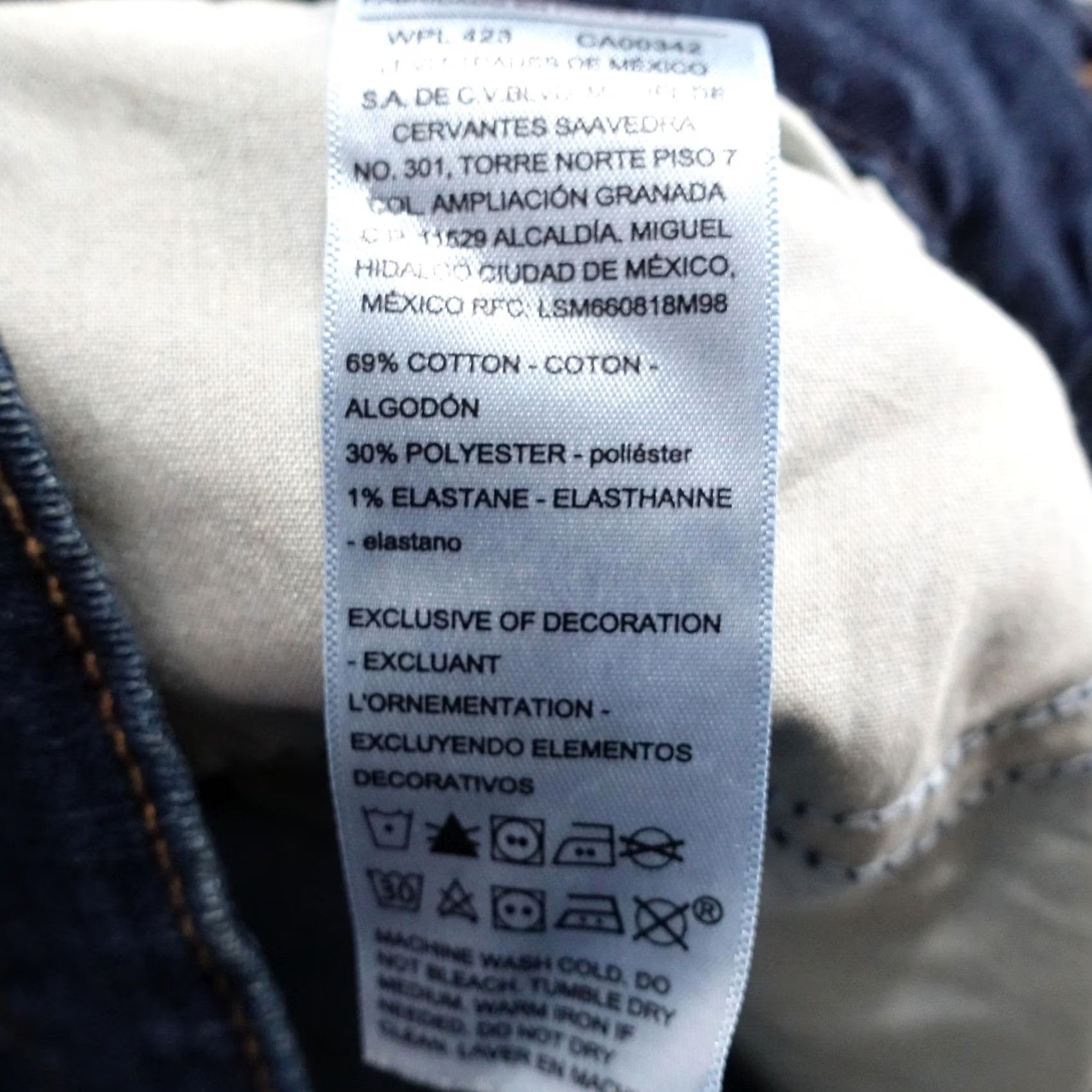 Vintage Levi Strauss Signature Bermuda Shorts Womens Size 4 Blue Denim 28 Waist 9 Inseam Size 27" / US 4 / IT 40 - 7 Thumbnail