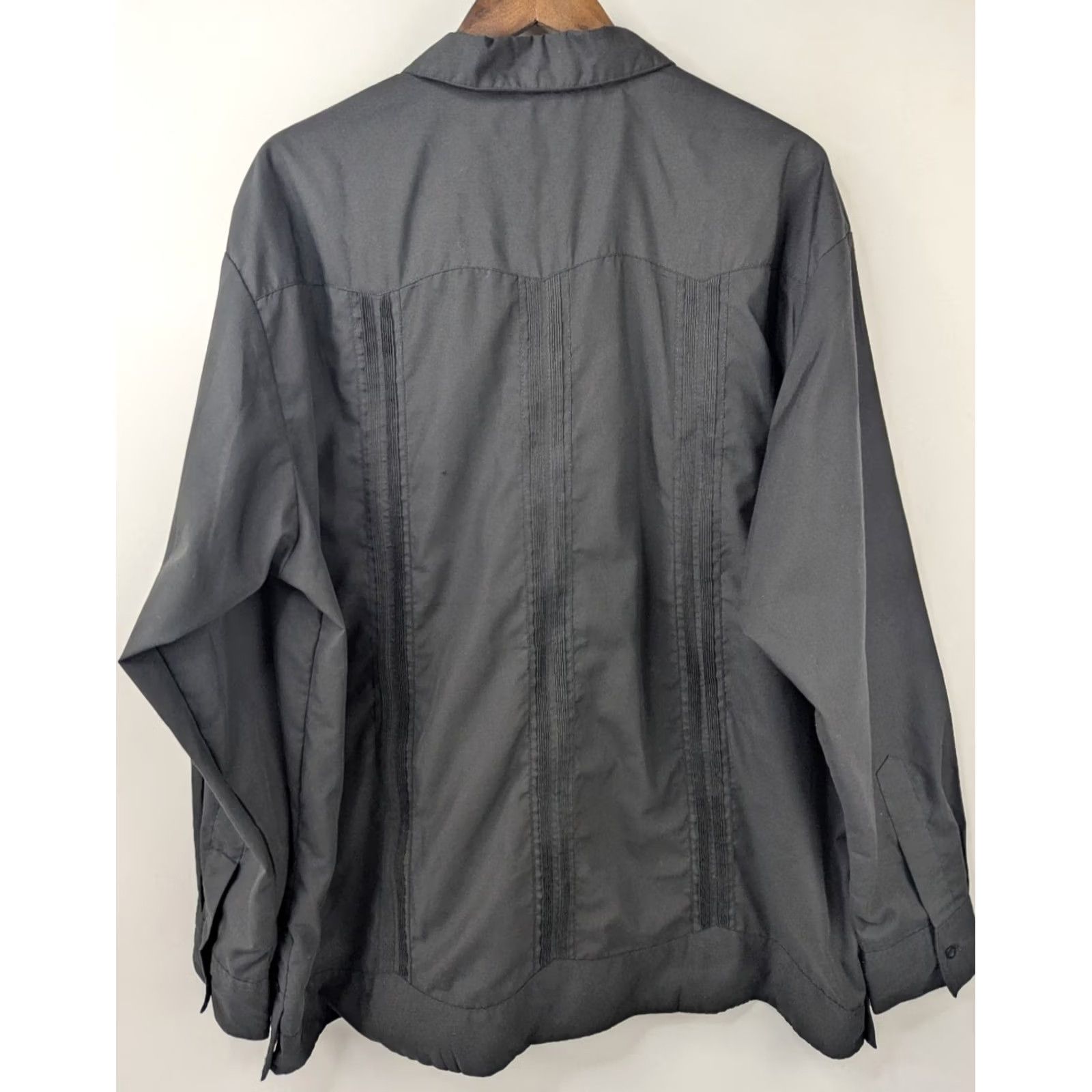 Vintage VINTAGE Trujeque Guayaberass Men’s Black Cotton 4 Pocket Long Sleeve Guayabera Shirt Shirt Mens Black Cotton 4 Pocket Long Sleeve Guayabera Shirt Size US M / EU 48-50 / 2 - 5 Thumbnail