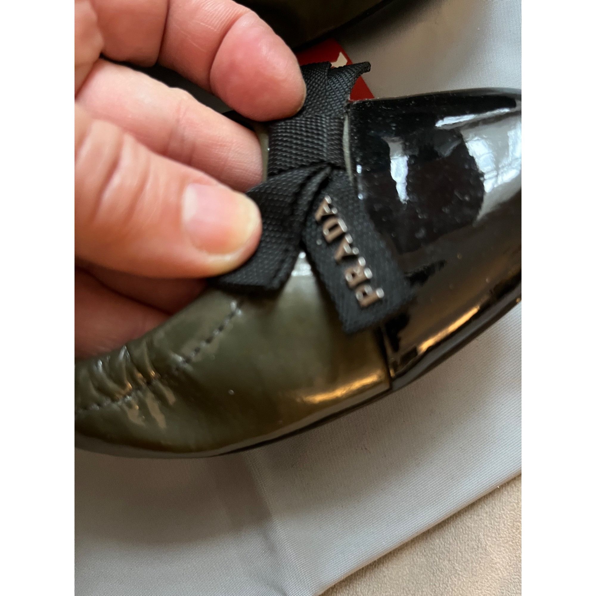 Prada PRADA size EU37 olive patent leather shoes with bow in very Size US 7 / IT 37 - 9 Thumbnail